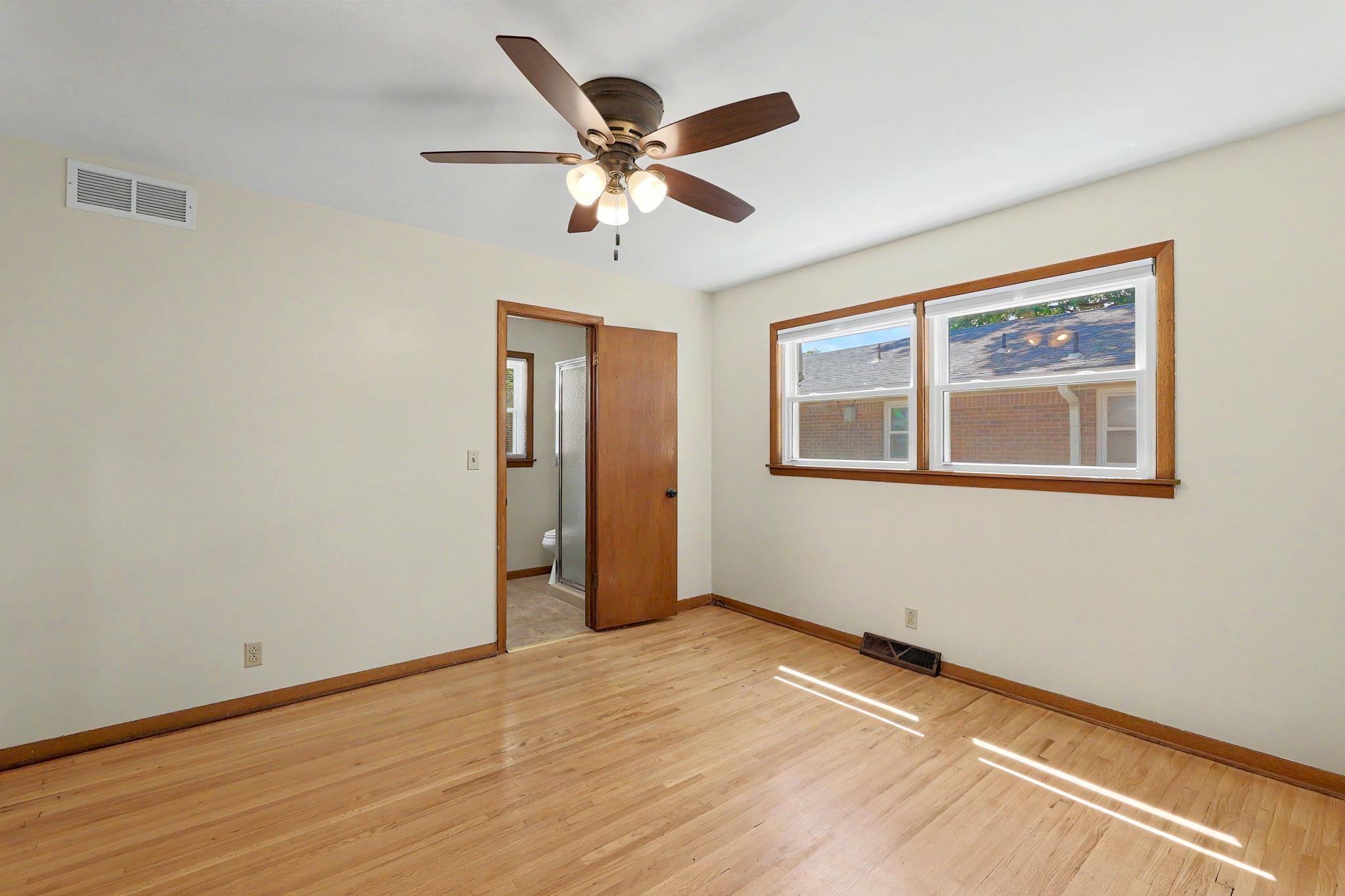 1430 N Mount Carmel Ave Property Photo 17