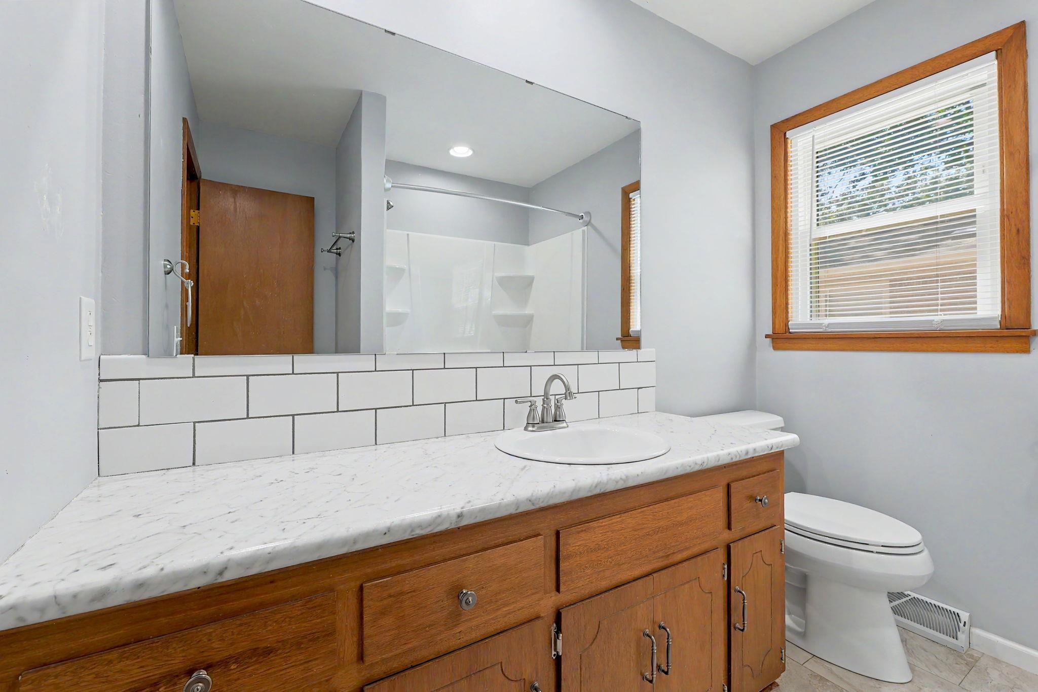 1430 N Mount Carmel Ave Property Photo 23