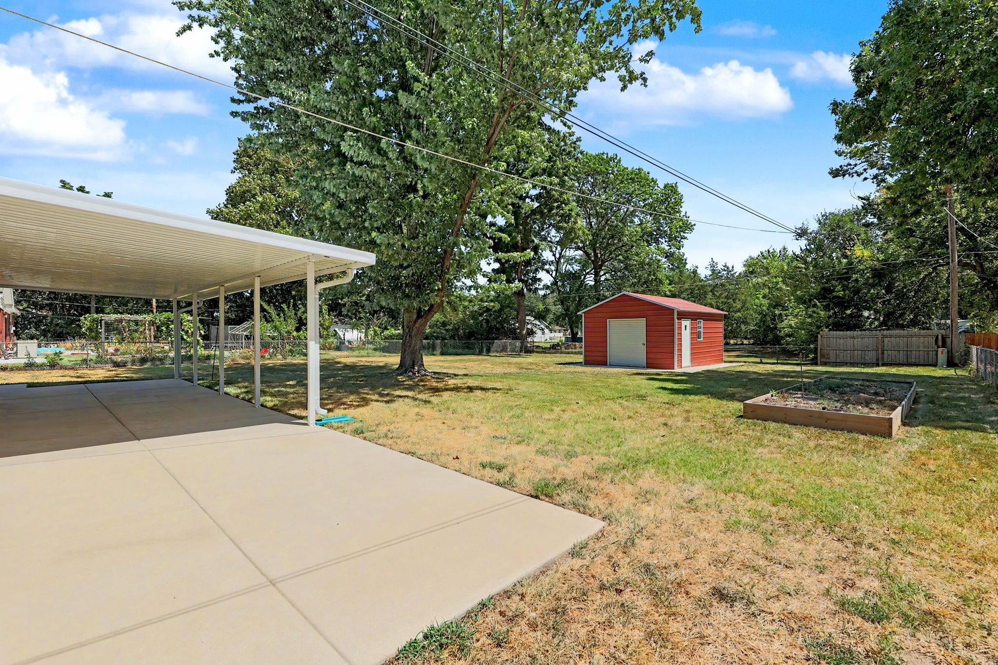 1430 N Mount Carmel Ave Property Photo 33