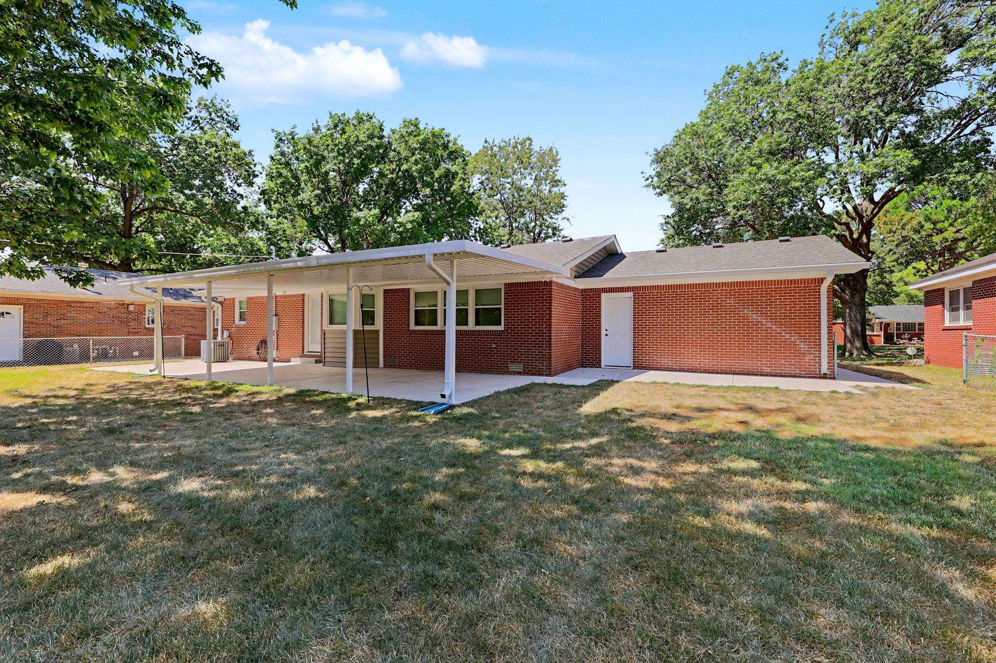 1430 N Mount Carmel Ave Property Photo 35