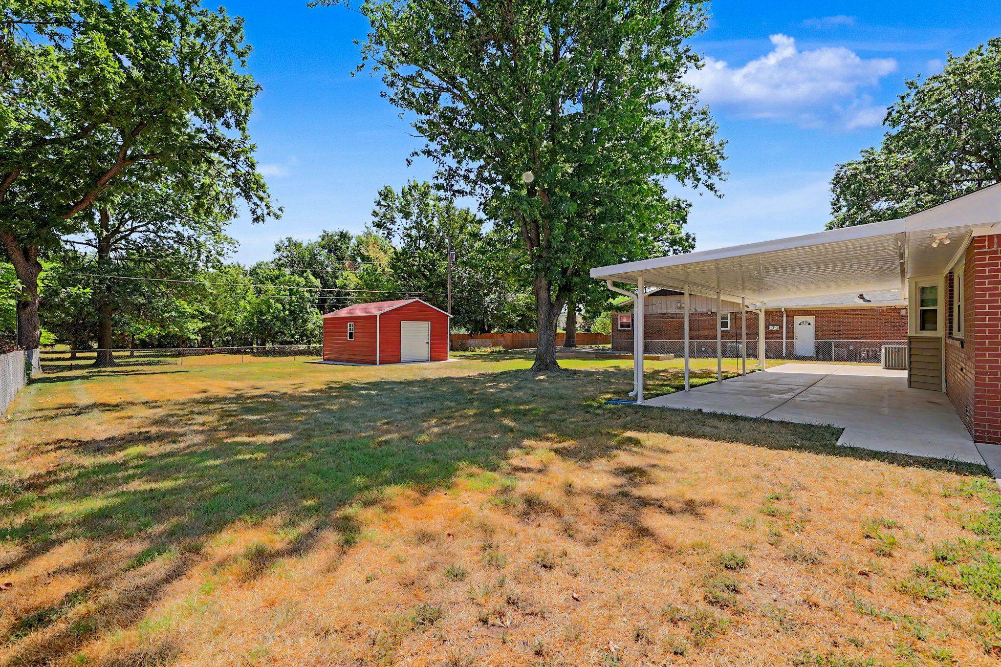 1430 N Mount Carmel Ave Property Photo 36