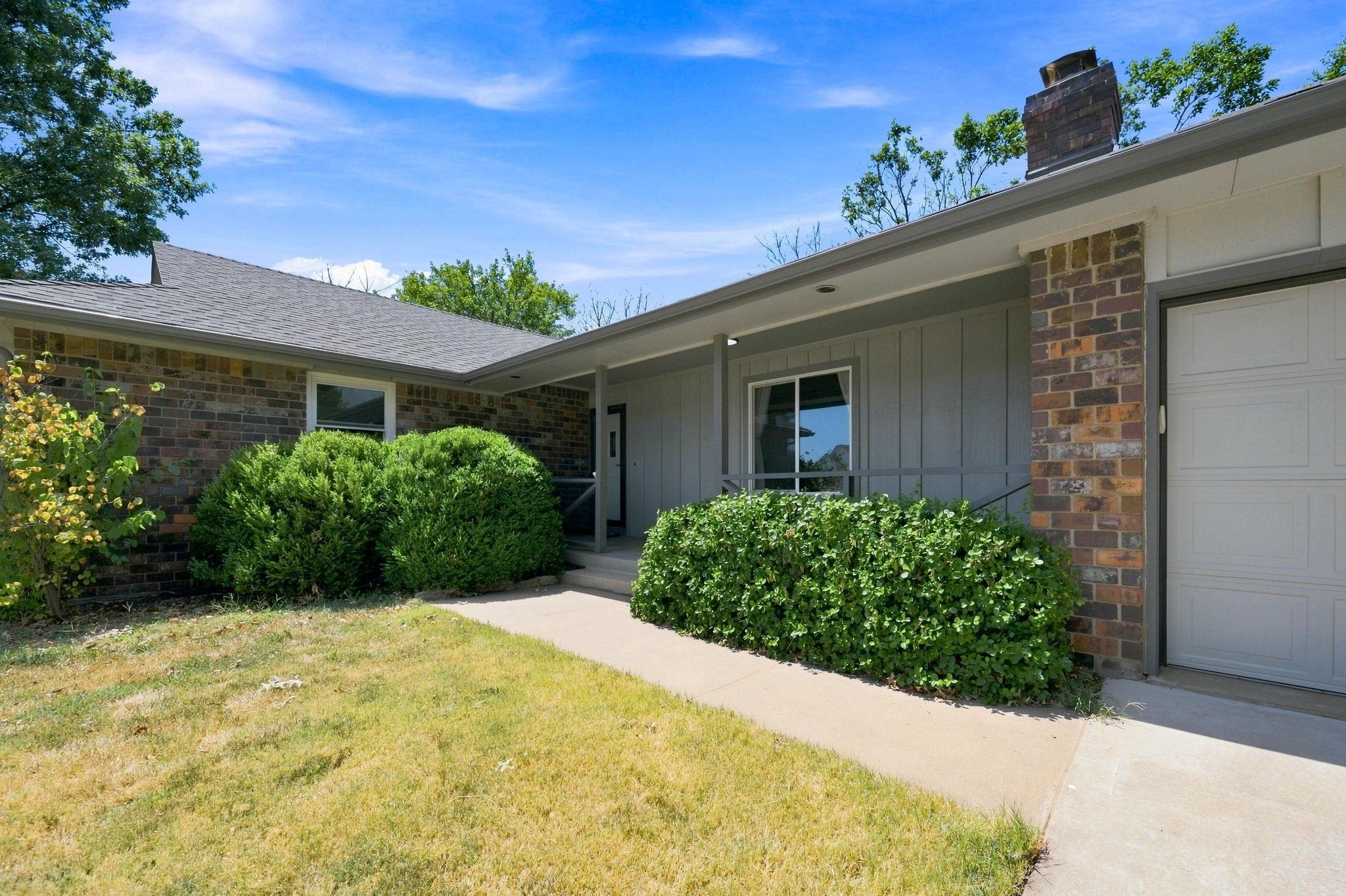 607 N Wheatland Property Photo 3