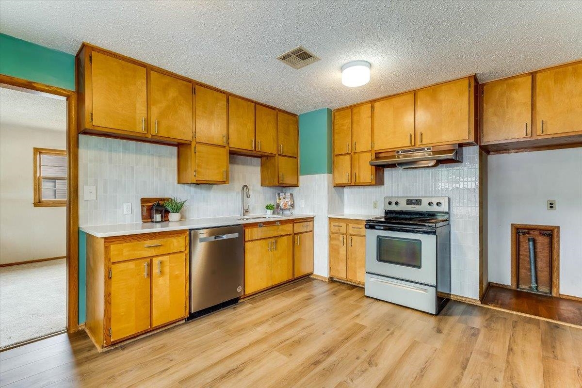 1937 N Kessler Property Photo 6