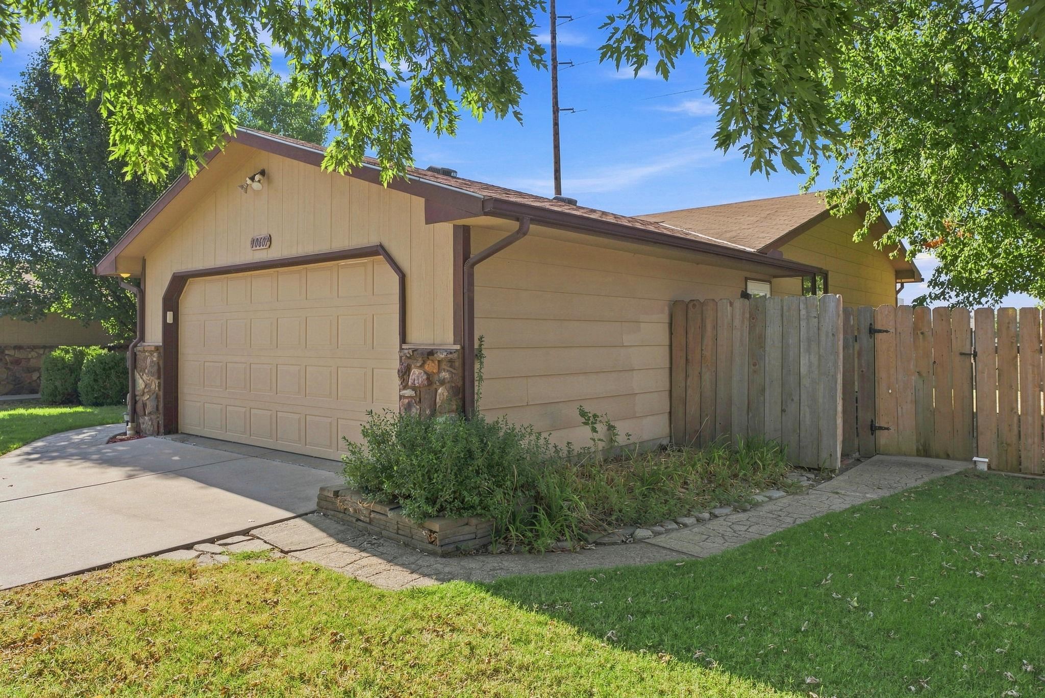 10607 W Nantucket St Property Photo 3