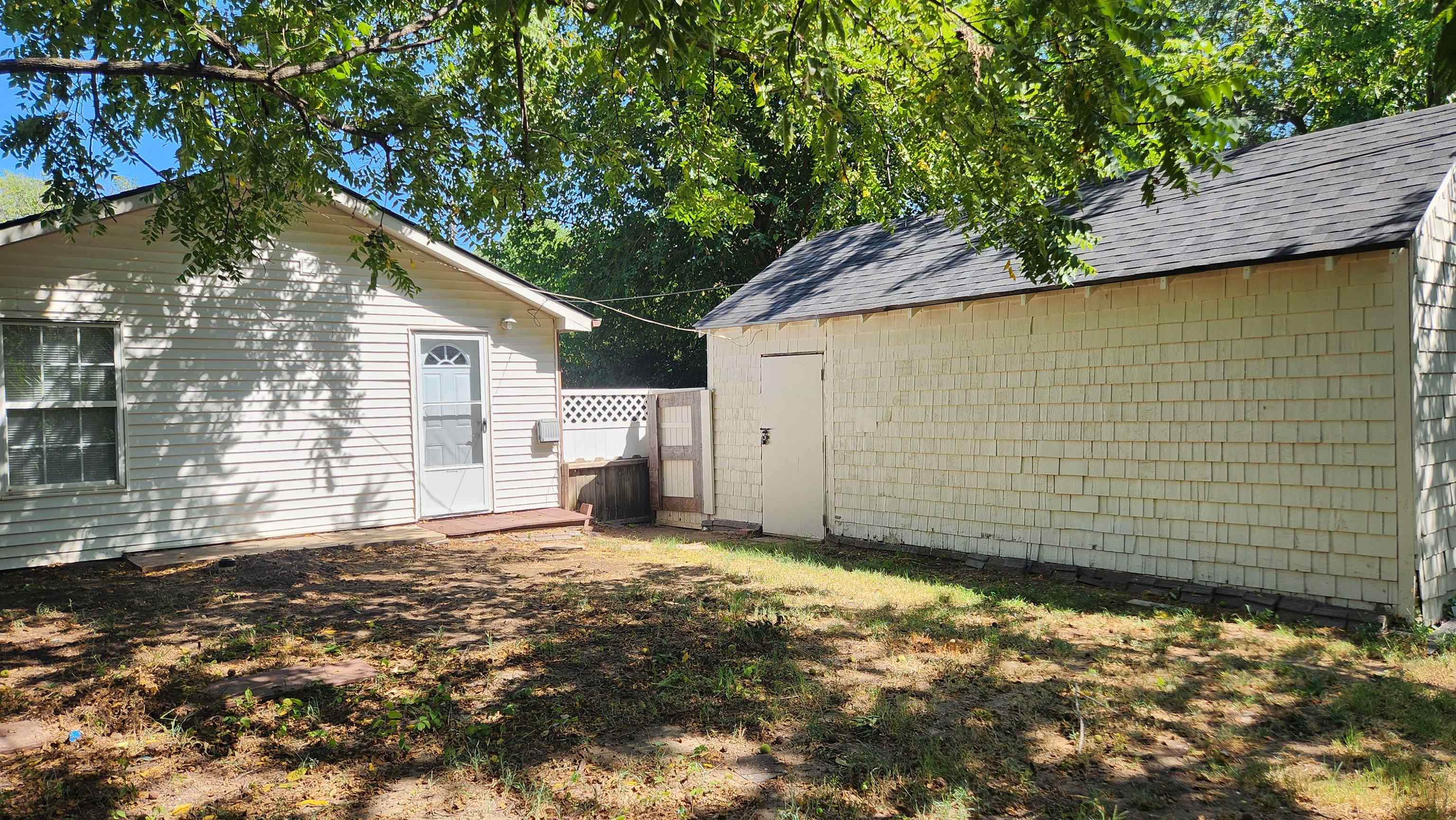 763 N Custer Ave Property Photo 2