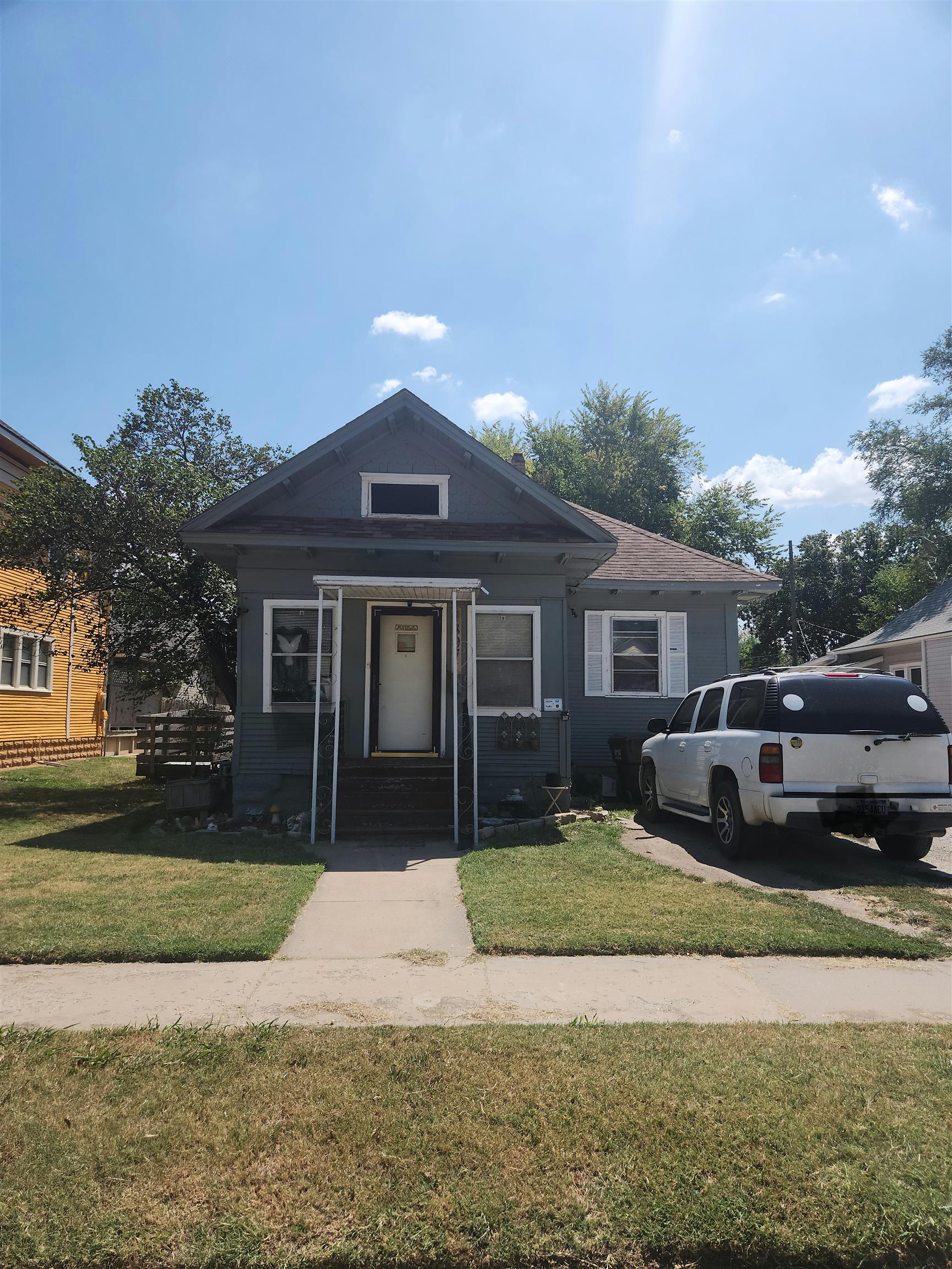 1807 W Maple Property Photo 1