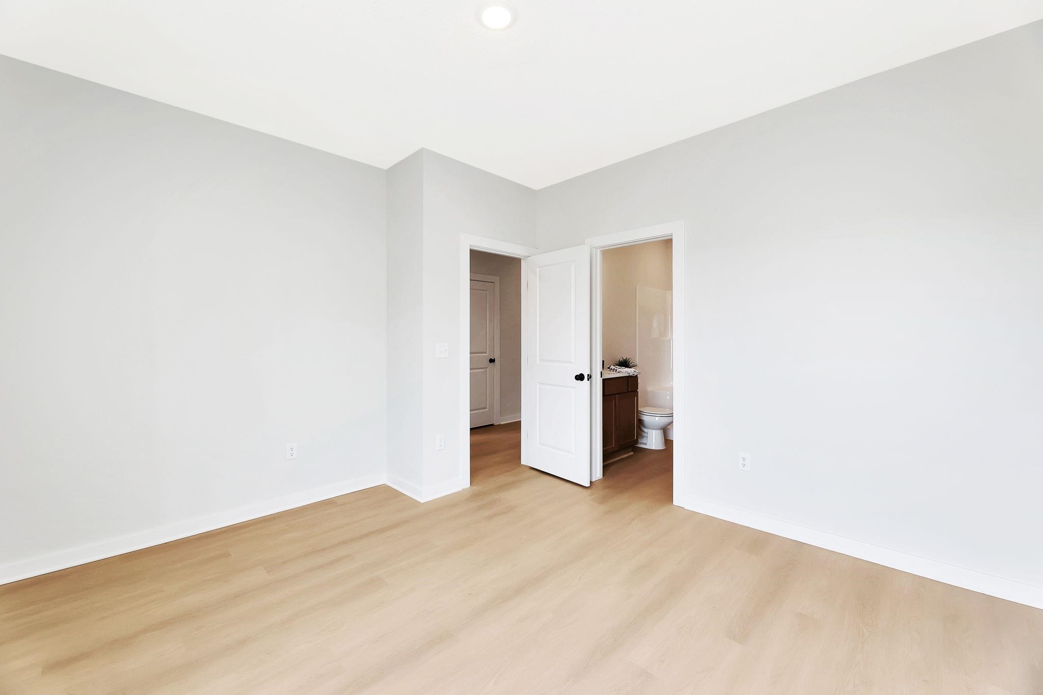 5534-5536 N Bressler Property Photo 19