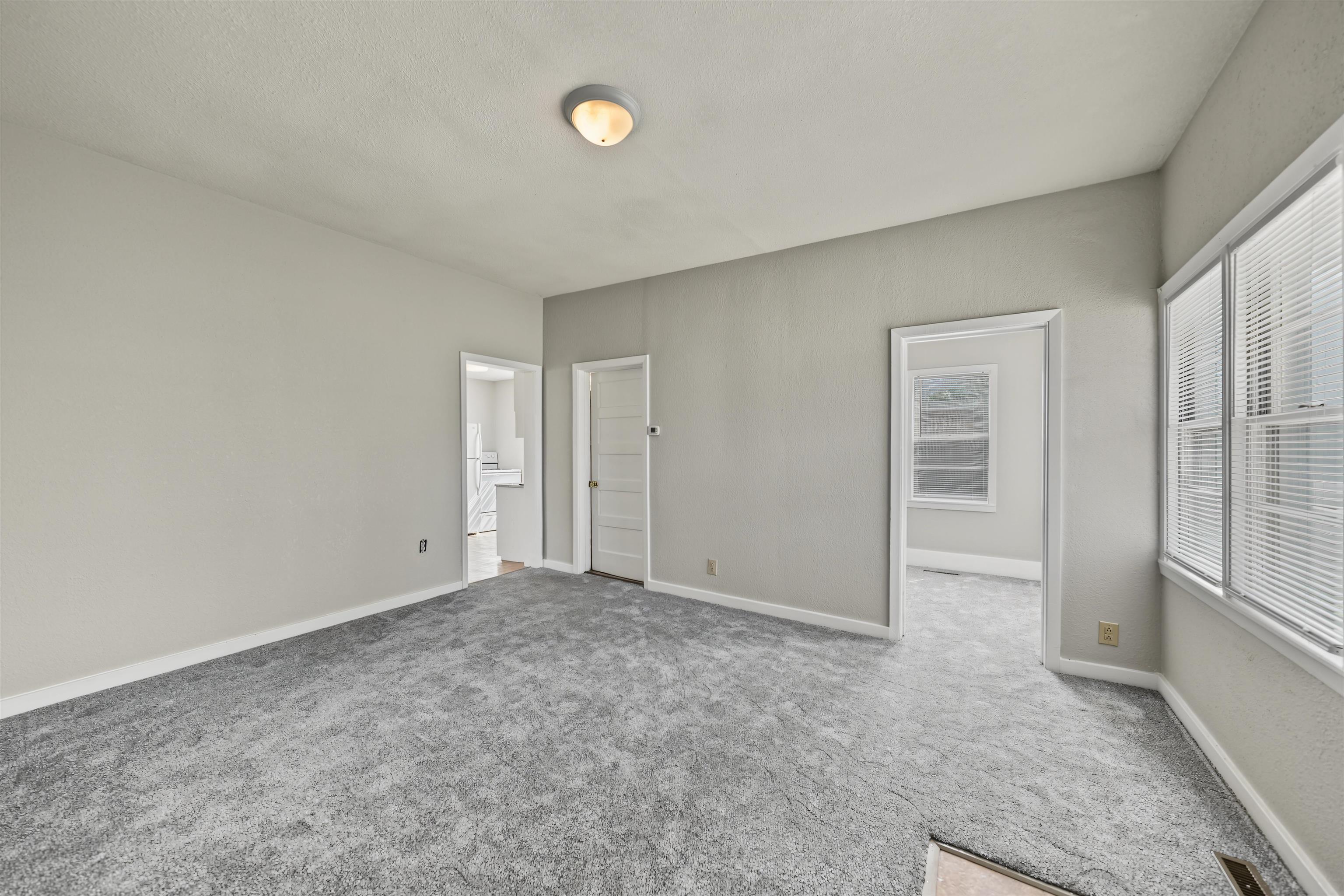 120 W 4th St. Property Photo 2