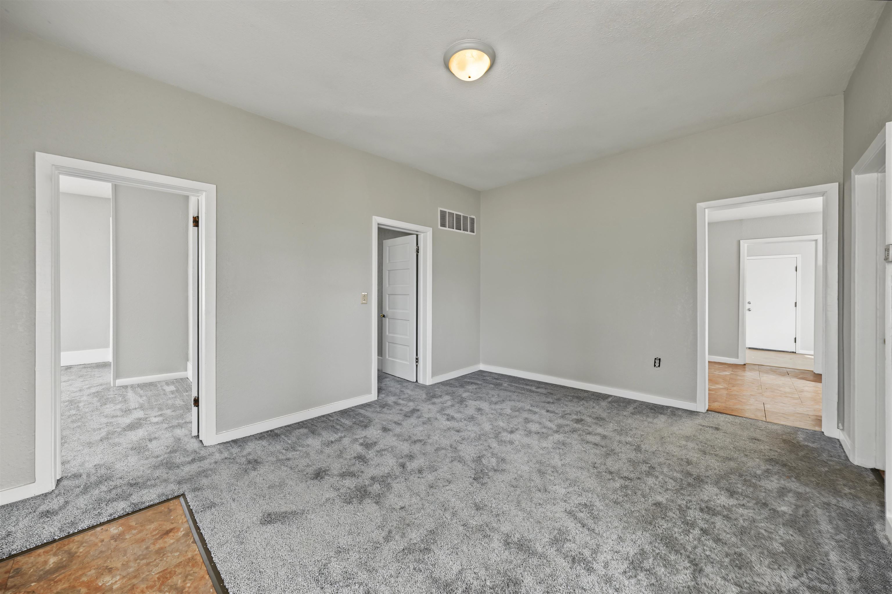 120 W 4th St. Property Photo 3