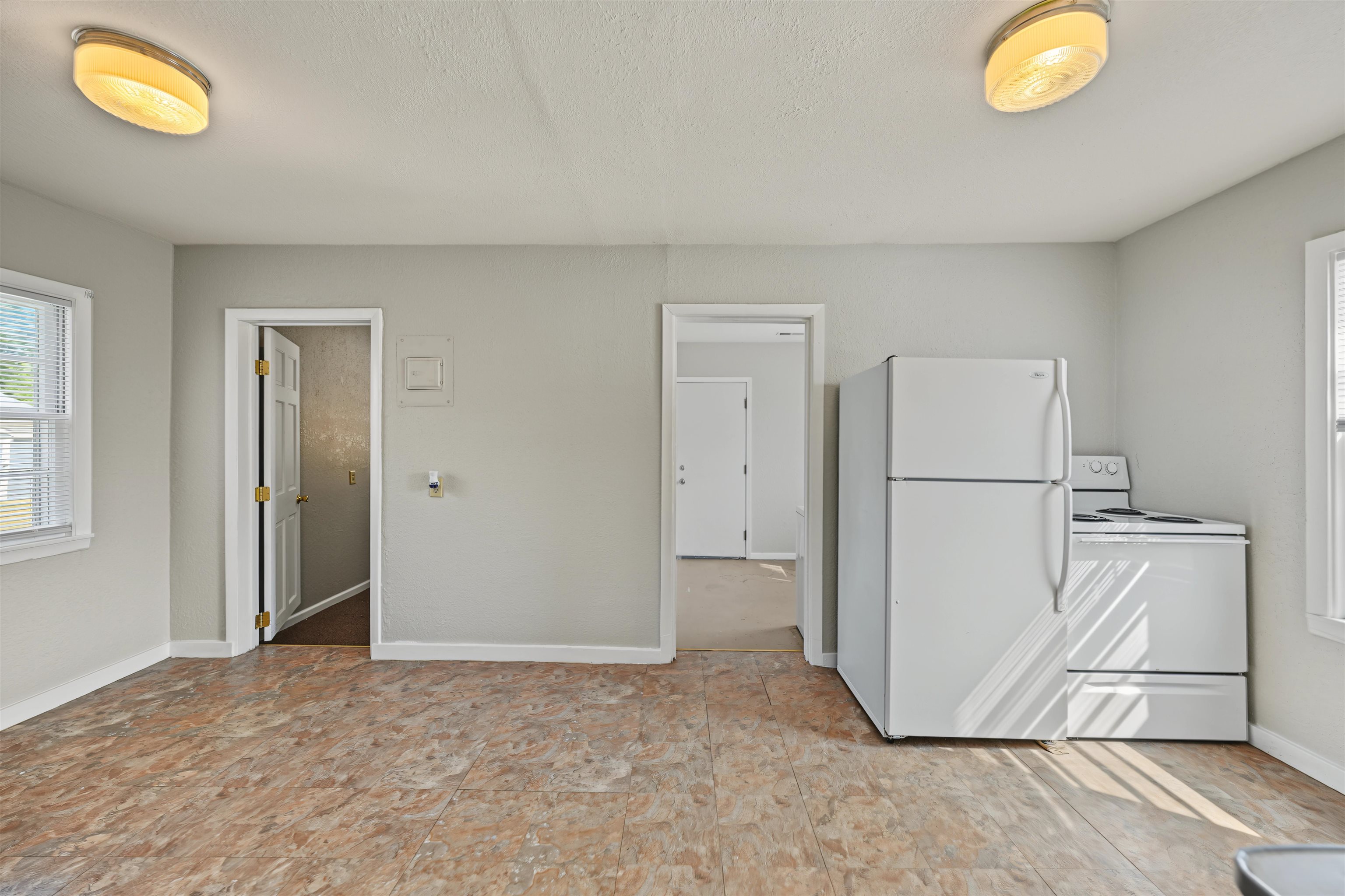 120 W 4th St. Property Photo 7