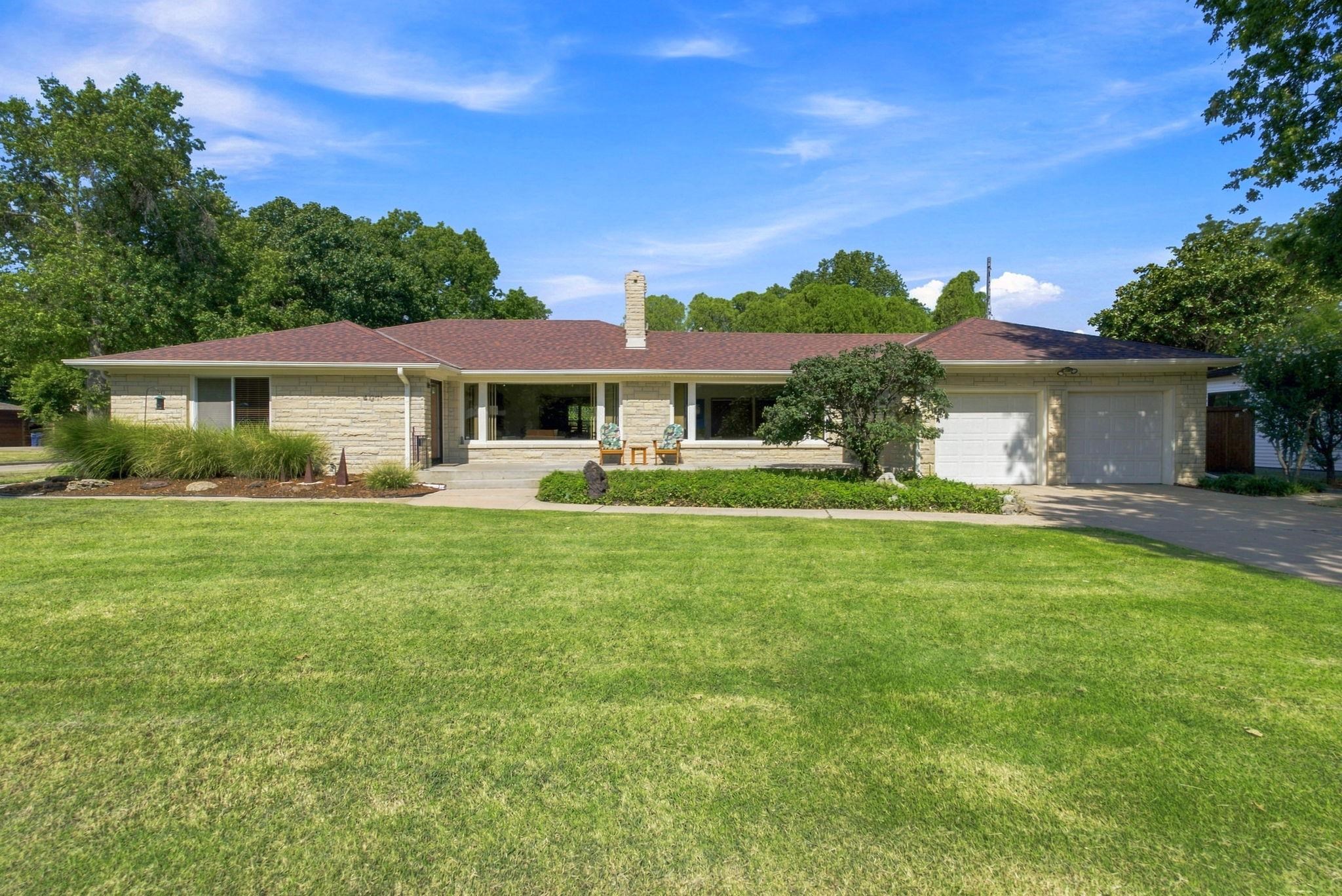 401 N Brookside Property Photo 1