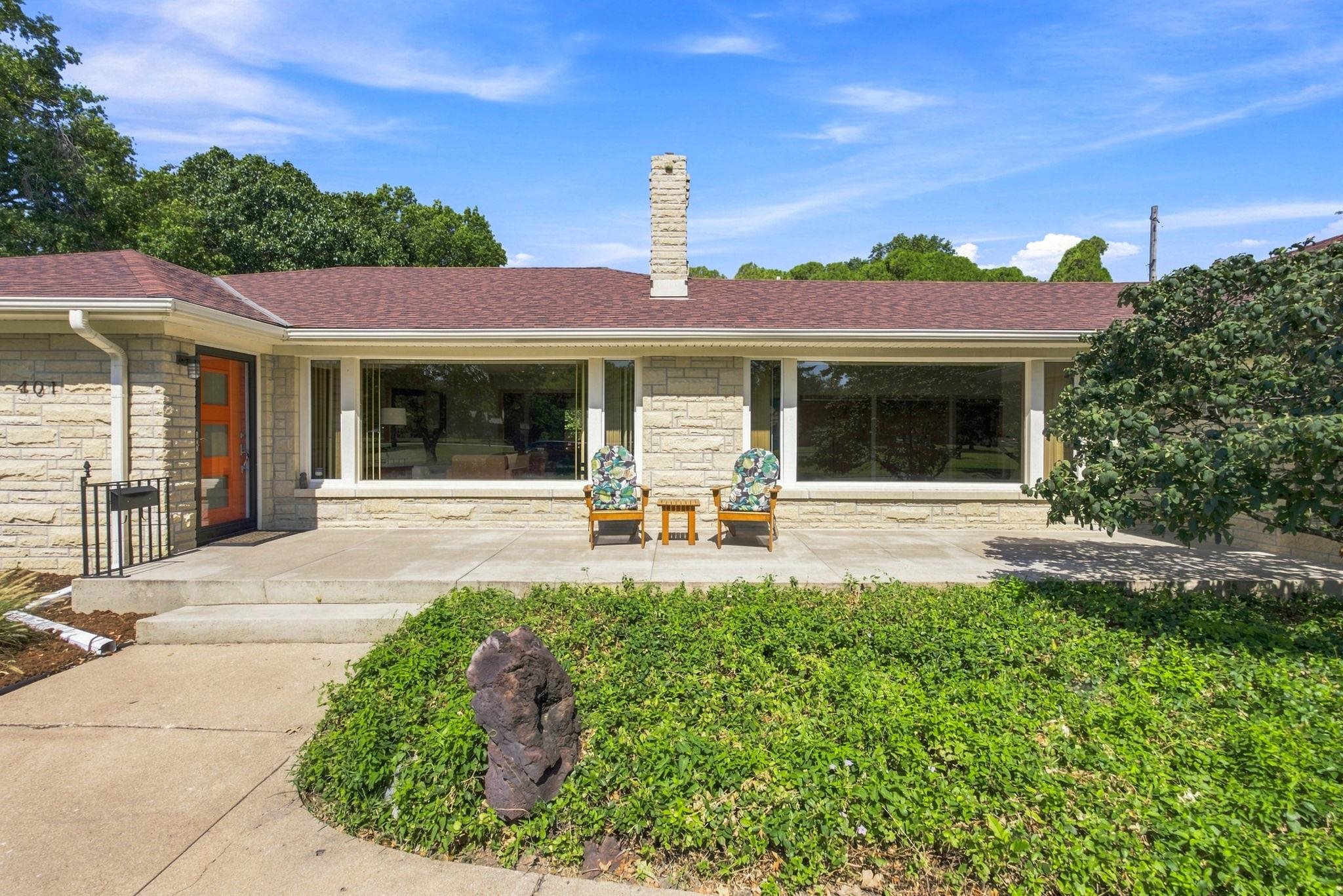 401 N Brookside Property Photo 3
