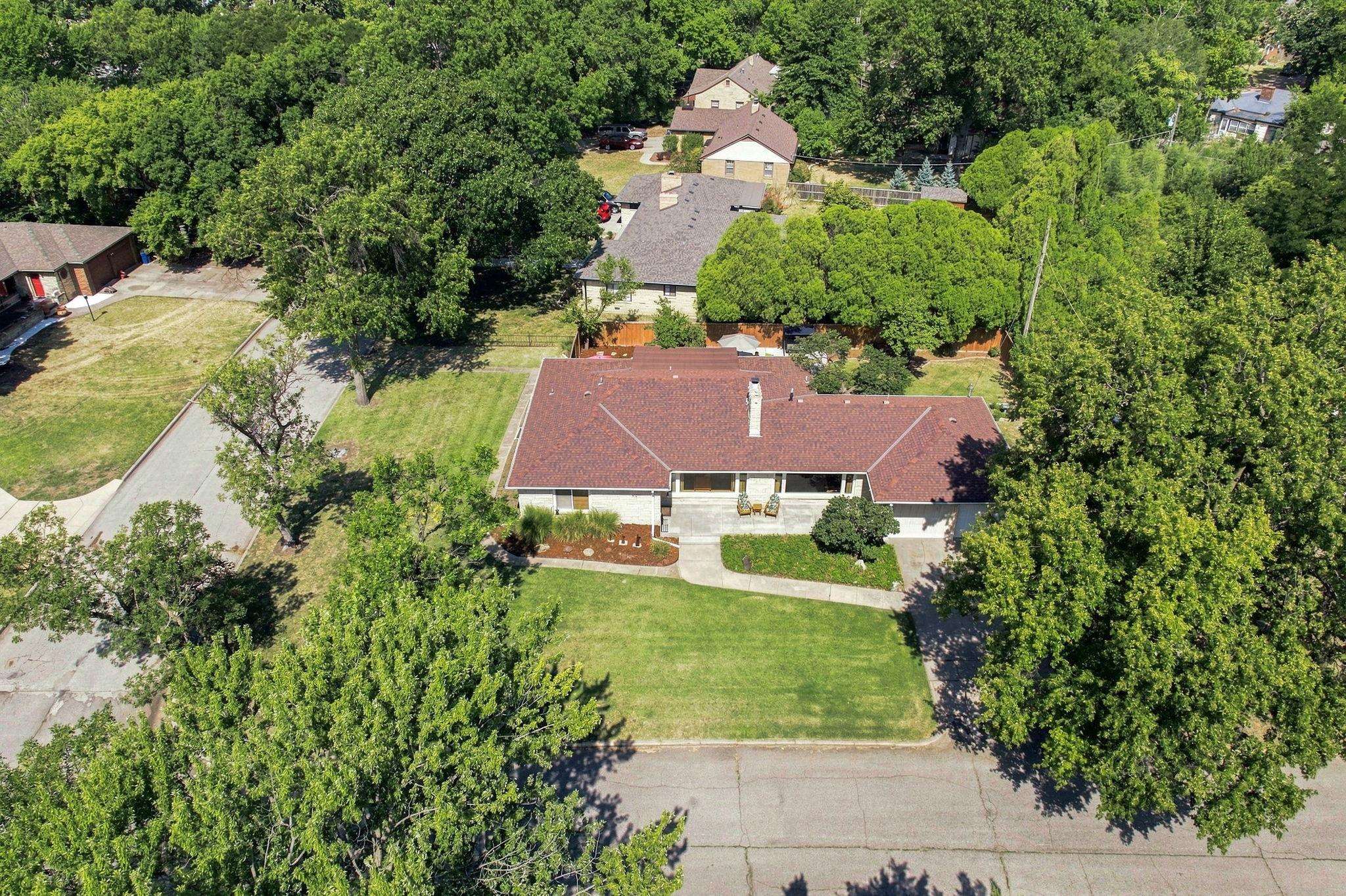401 N Brookside Property Photo 4