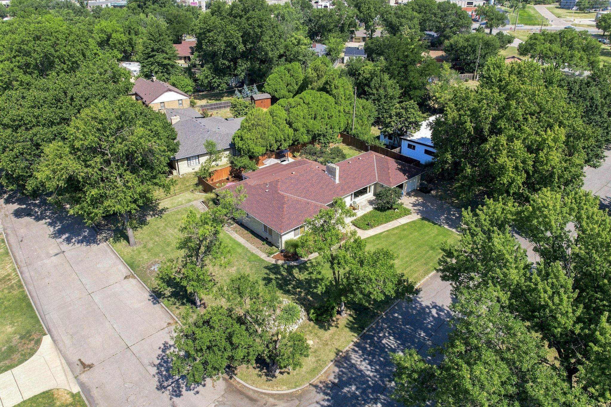 401 N Brookside Property Photo 5