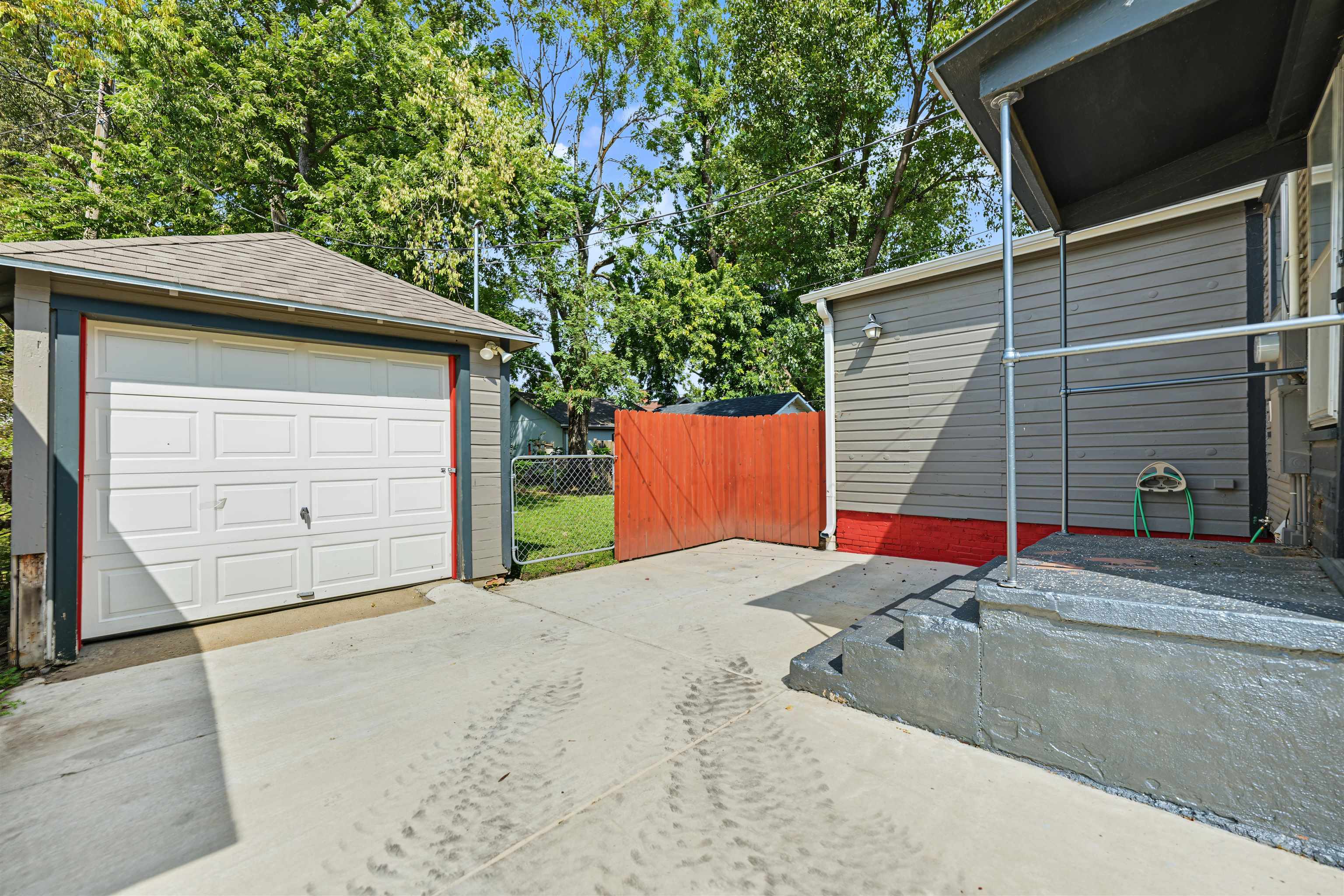 442 Putnam Ave. Property Photo 17