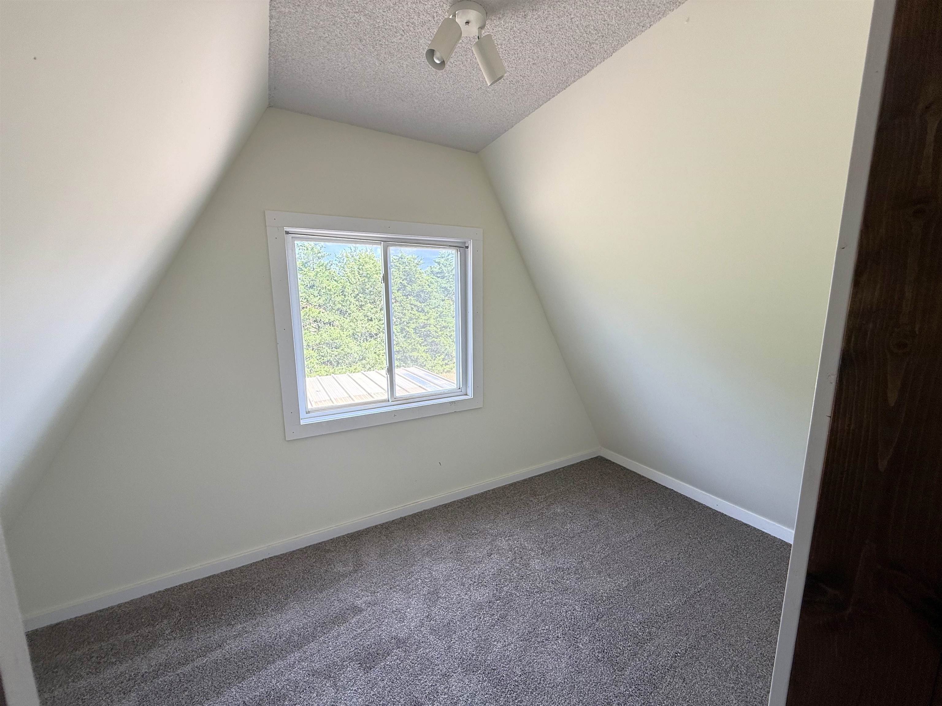 8232 N Prairie Lake Rd Property Photo 25