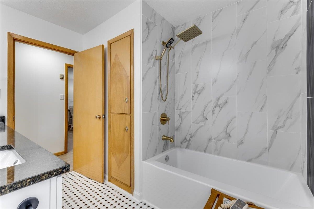 100 S Matson Ave. Property Photo 18