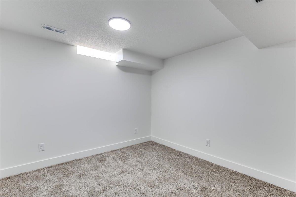 100 S Matson Ave. Property Photo 25