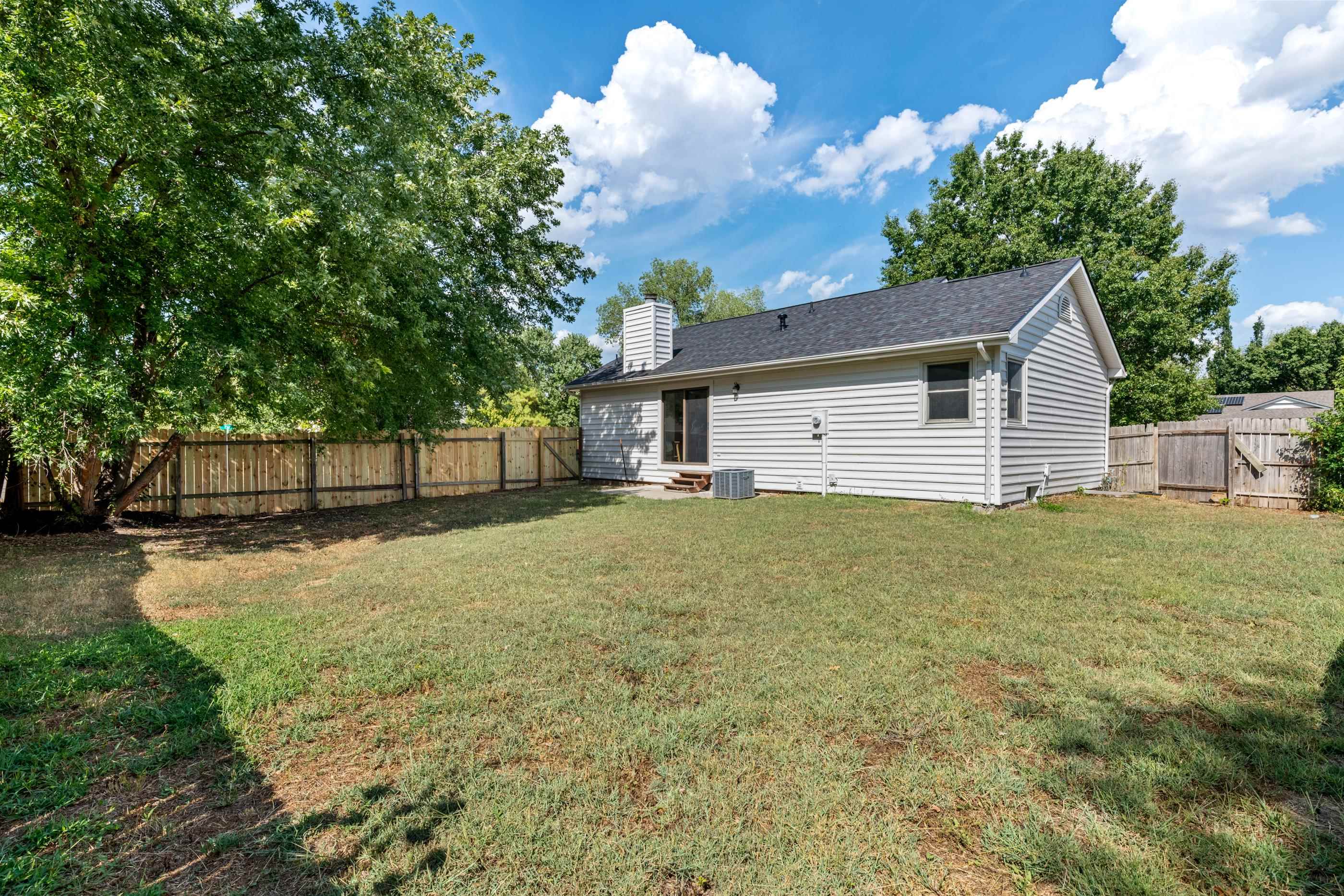 323 N Covington St Property Photo 4