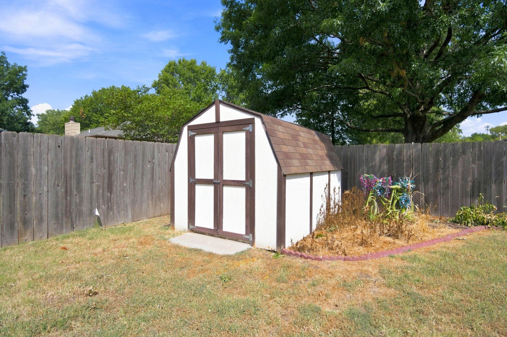 1837 N Reca Property Photo 34