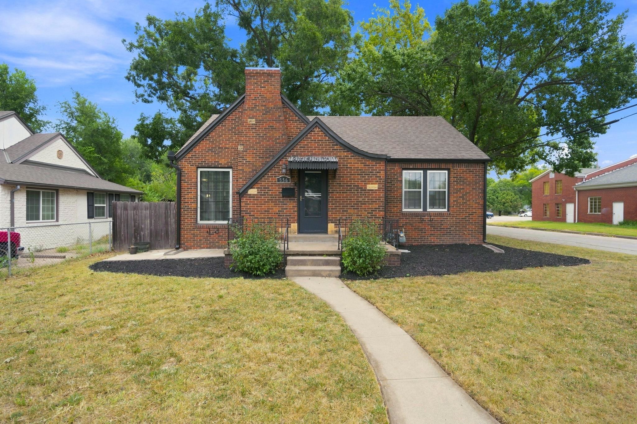 556 S Poplar Street Property Photo 1