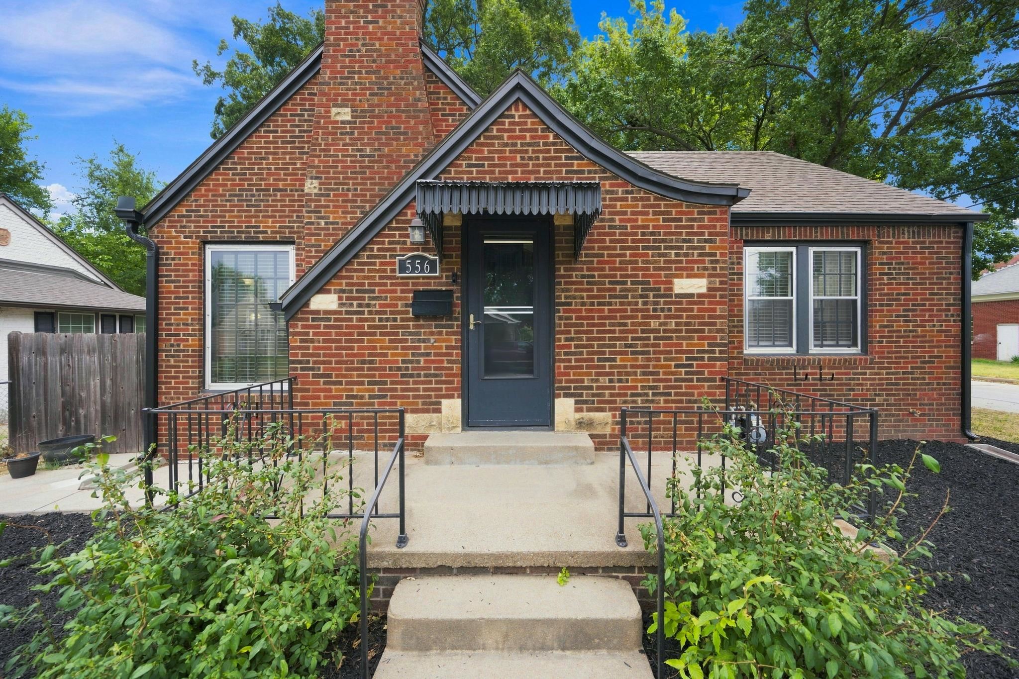 556 S Poplar Street Property Photo 3