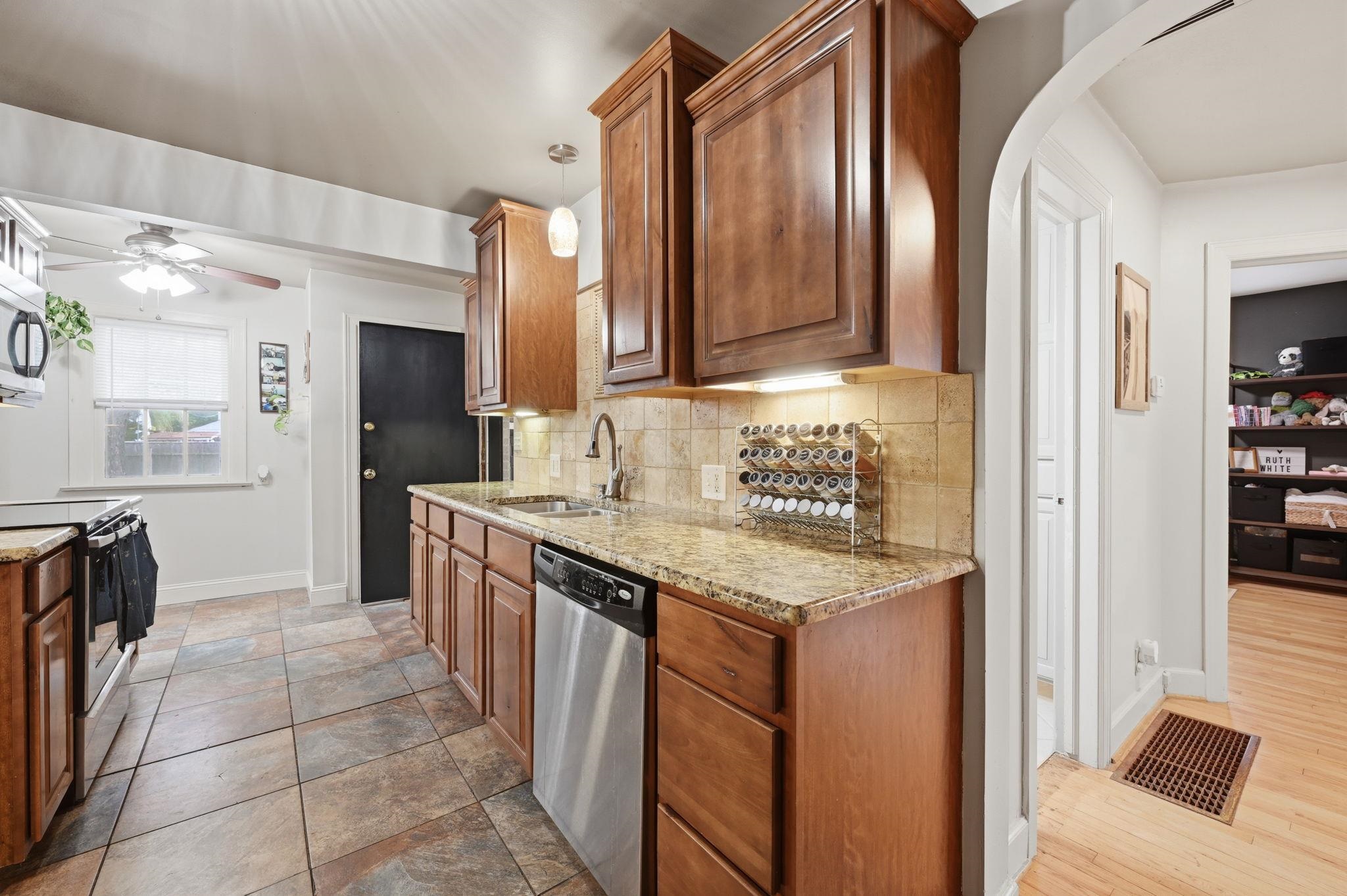 556 S Poplar Street Property Photo 10