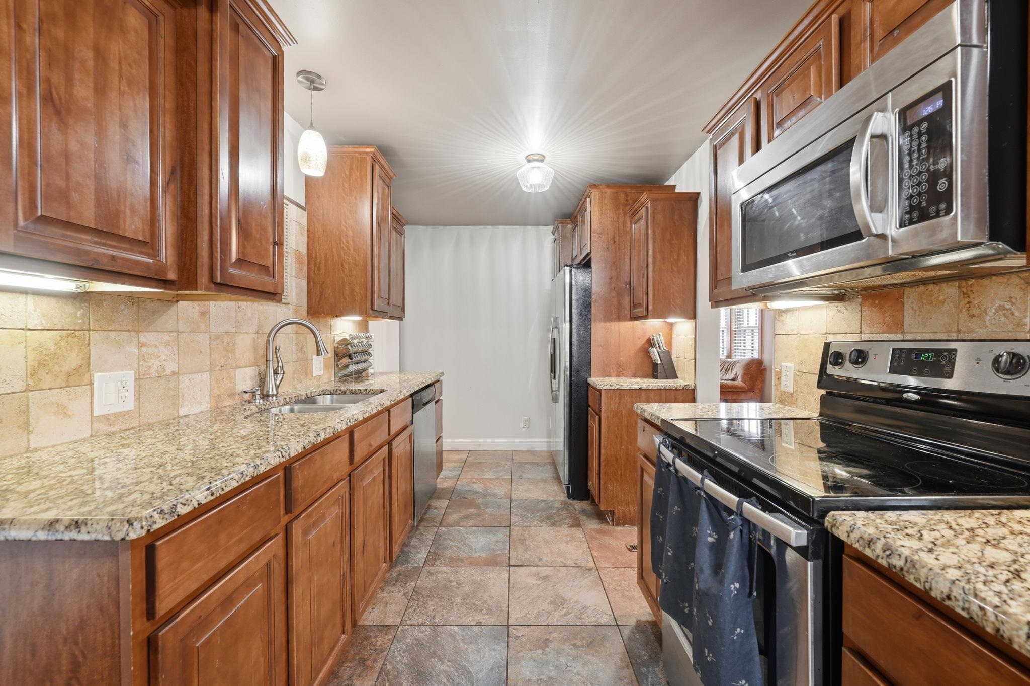 556 S Poplar Street Property Photo 13