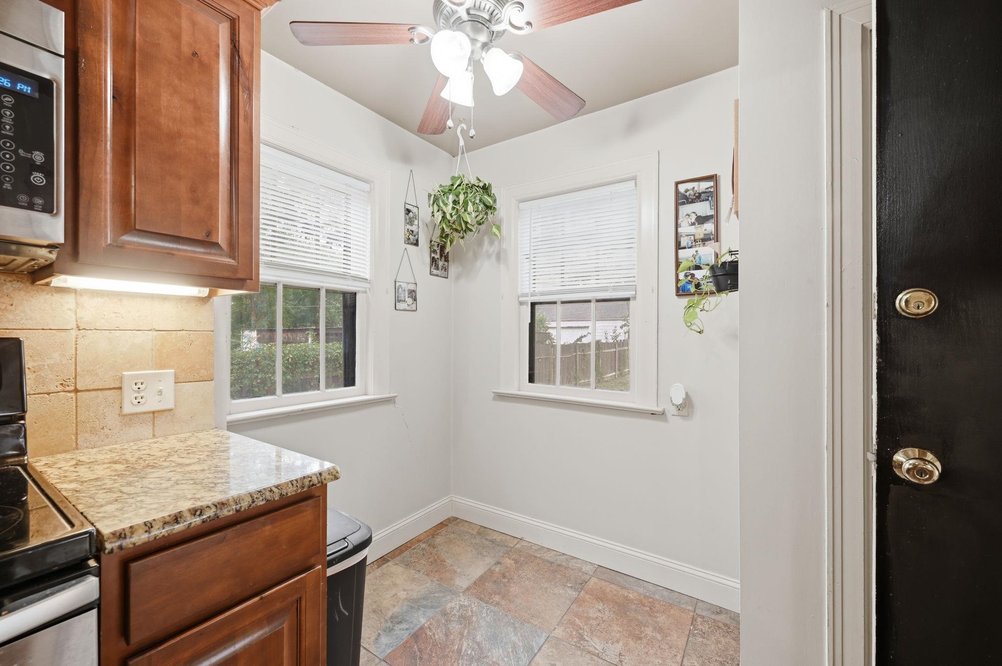 556 S Poplar Street Property Photo 14