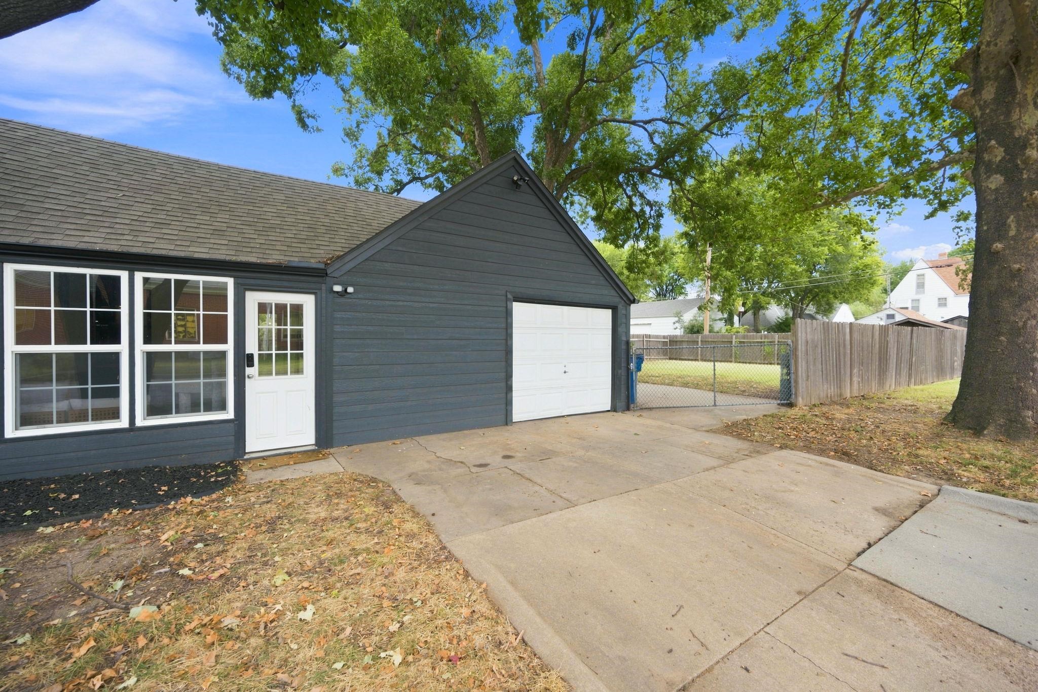 556 S Poplar Street Property Photo 29