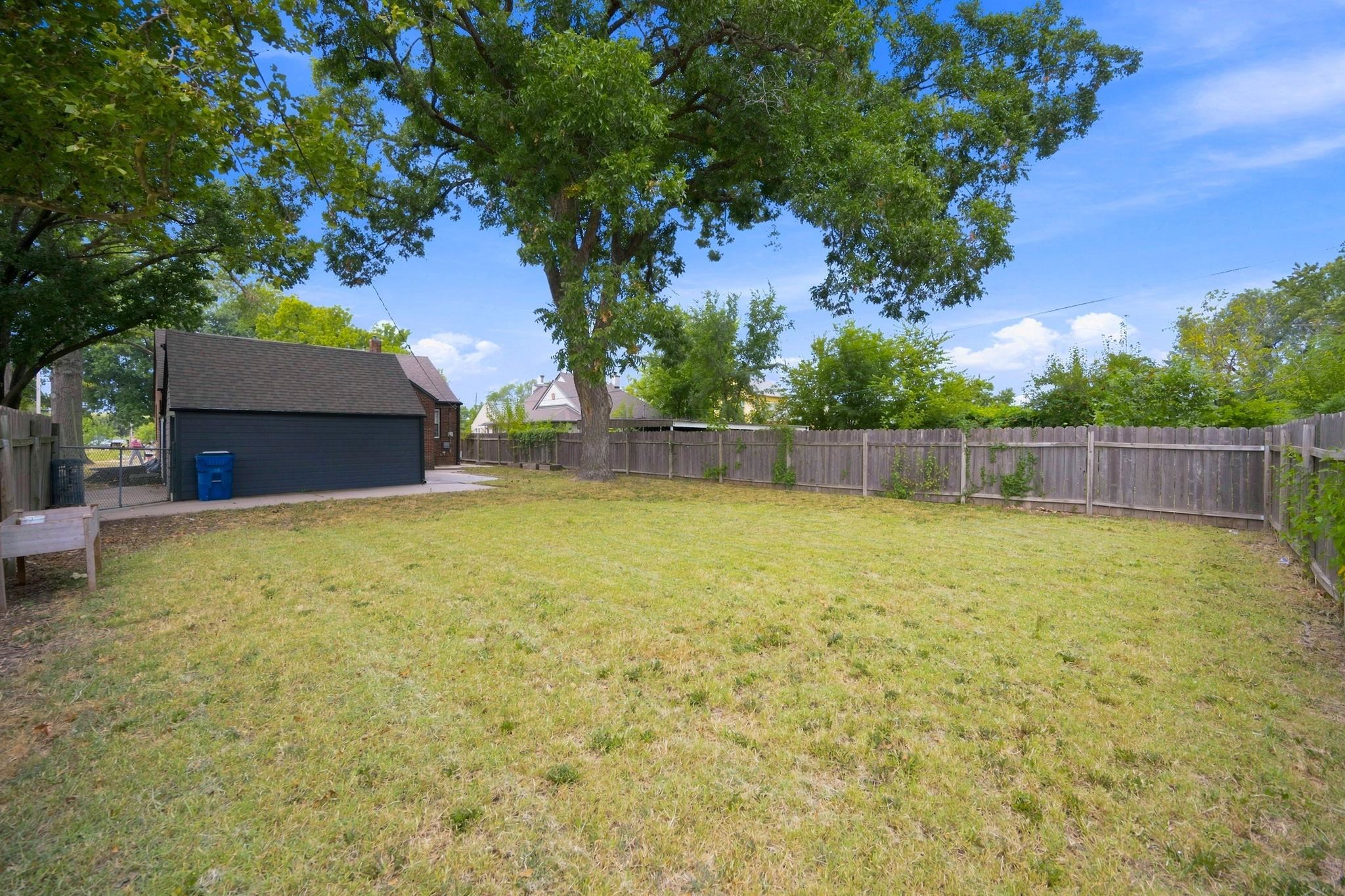 556 S Poplar Street Property Photo 31