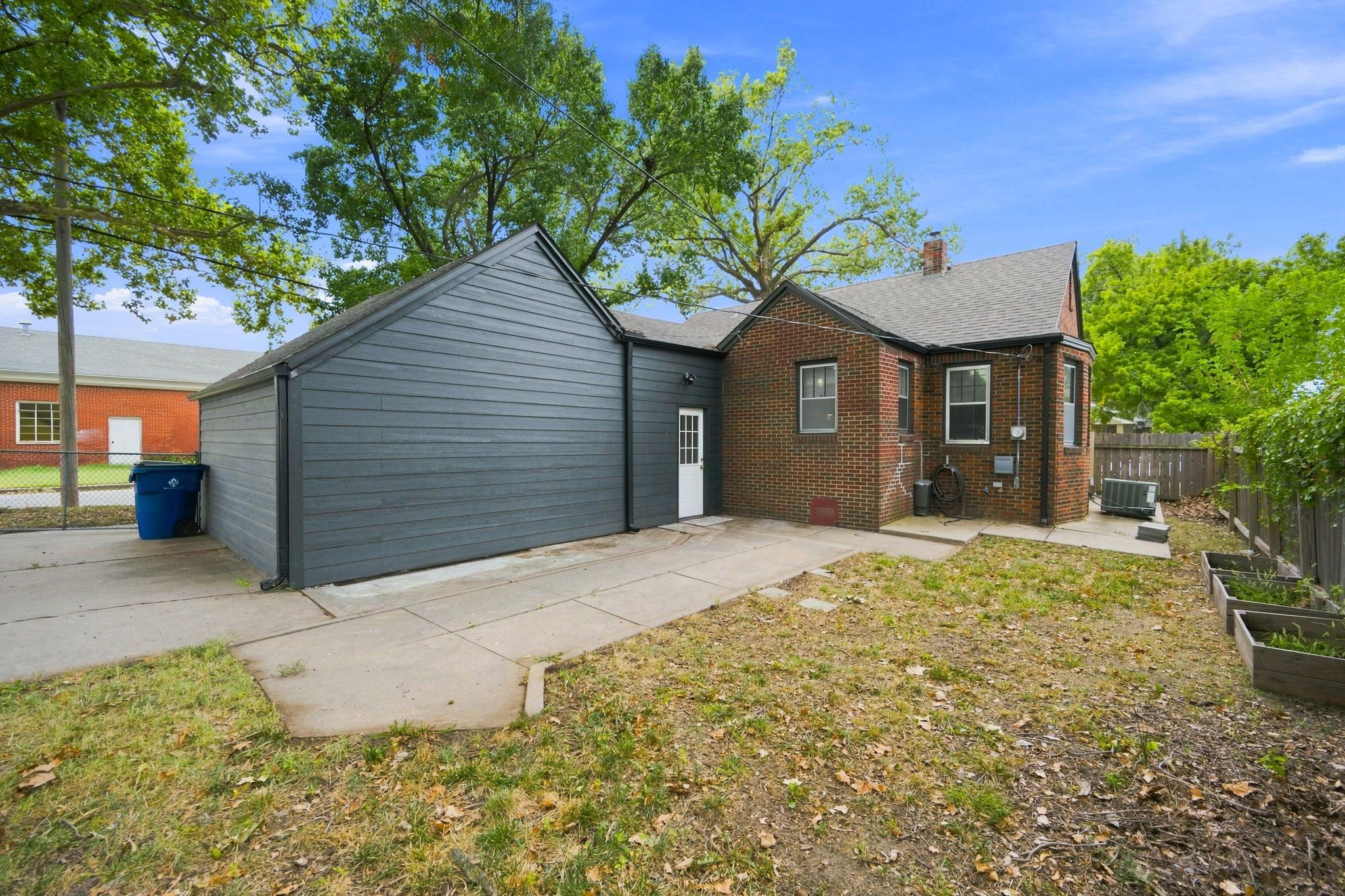 556 S Poplar Street Property Photo 33