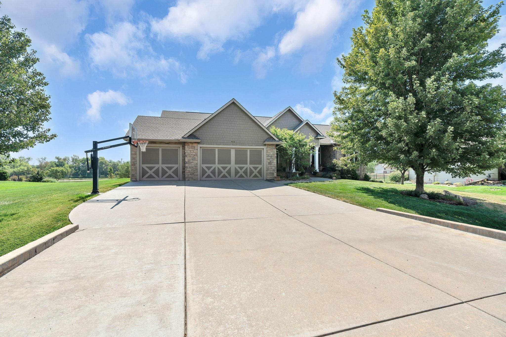 1717 E Elk Ridge Ave Property Photo 2
