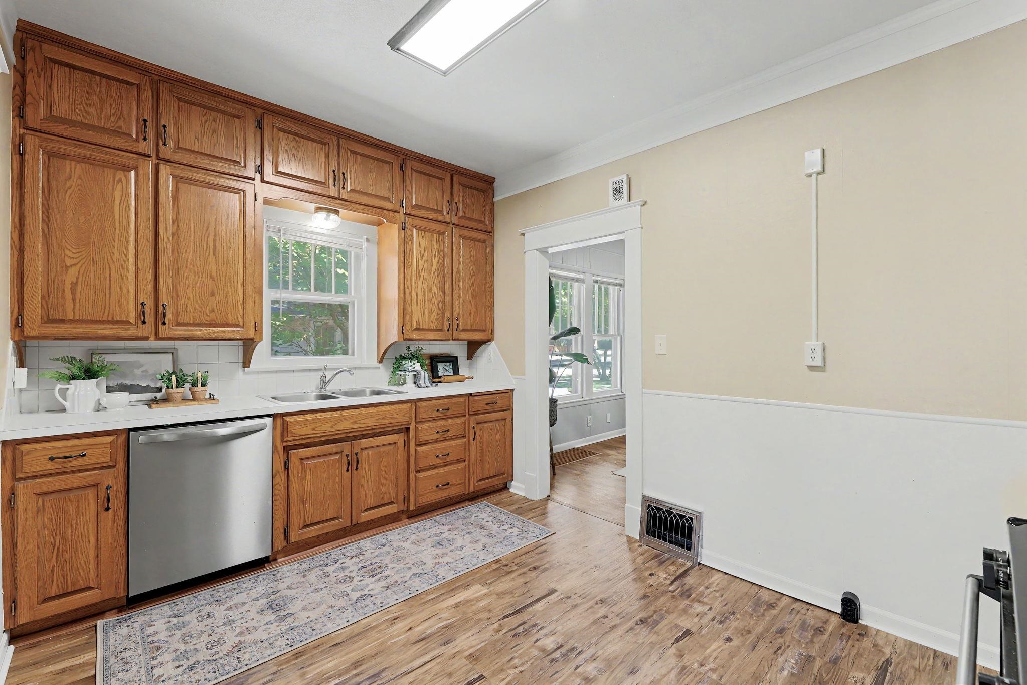 717 N High Property Photo 16