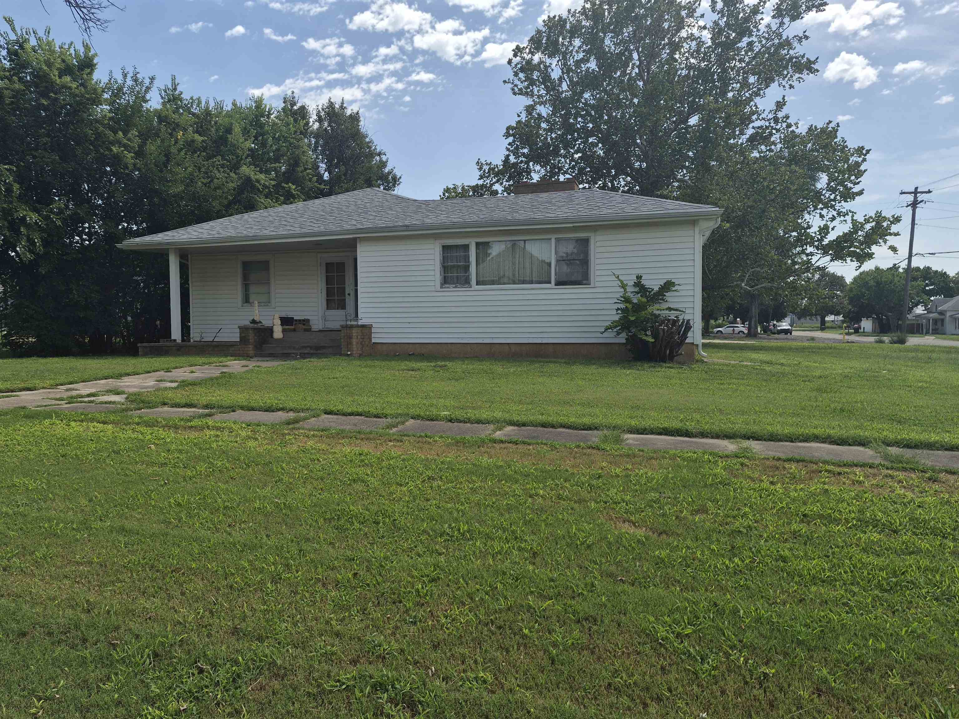 205 E Lost St. Property Photo 1