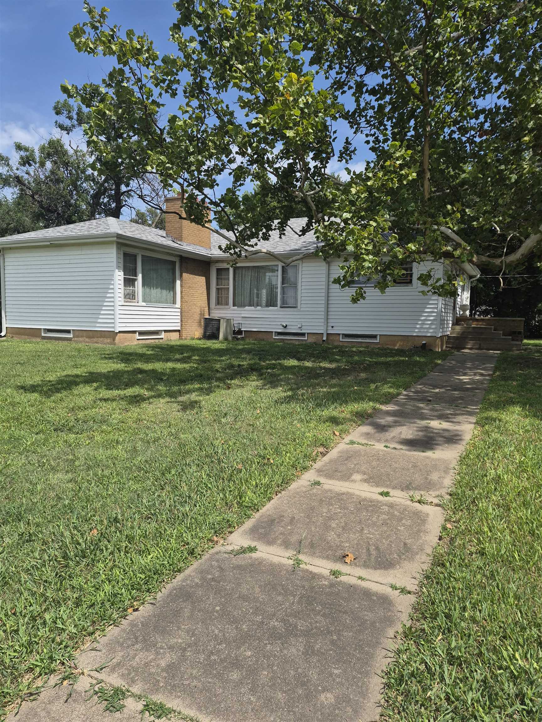 205 E Lost St. Property Photo 2
