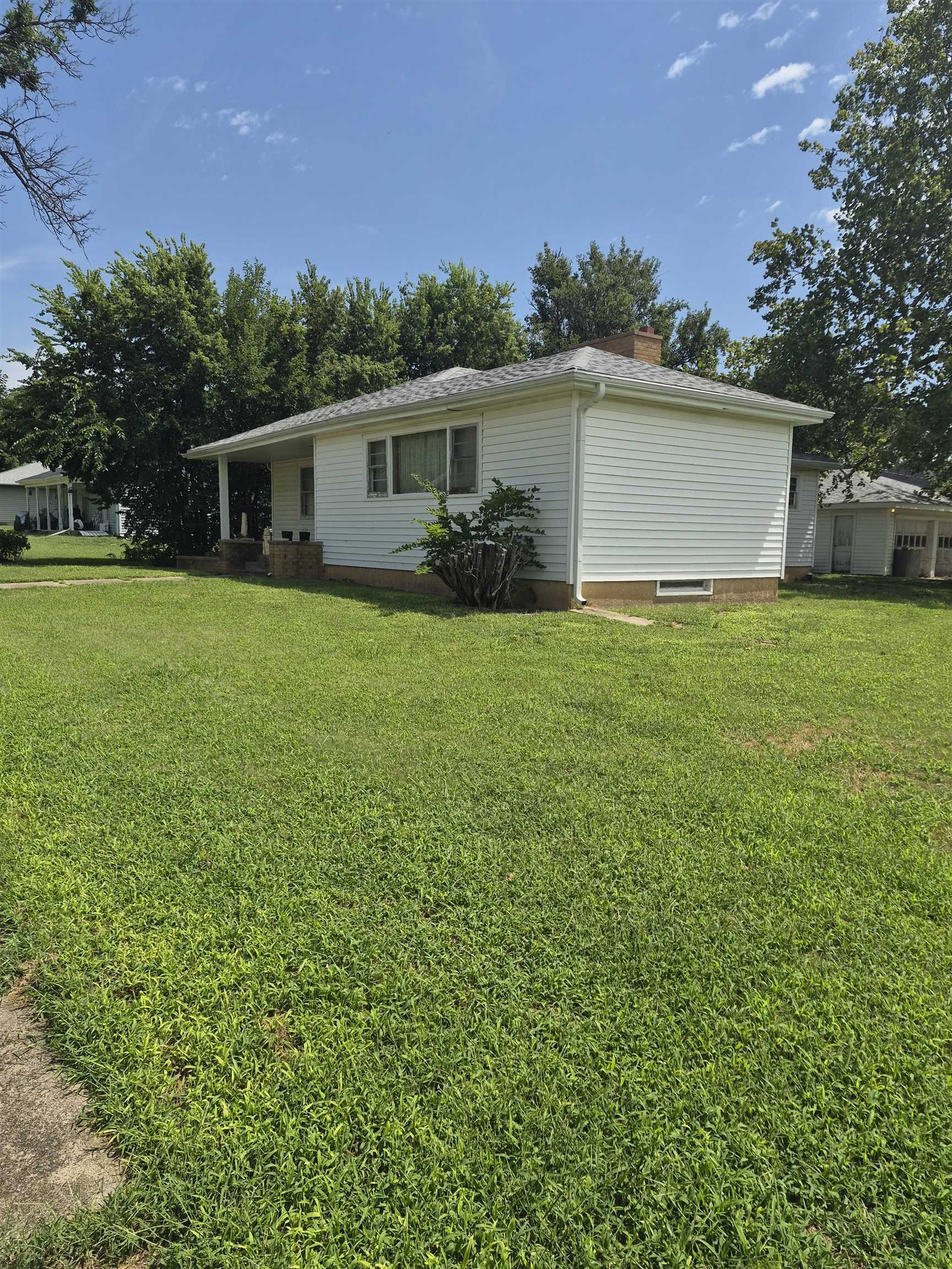 205 E Lost St. Property Photo 3