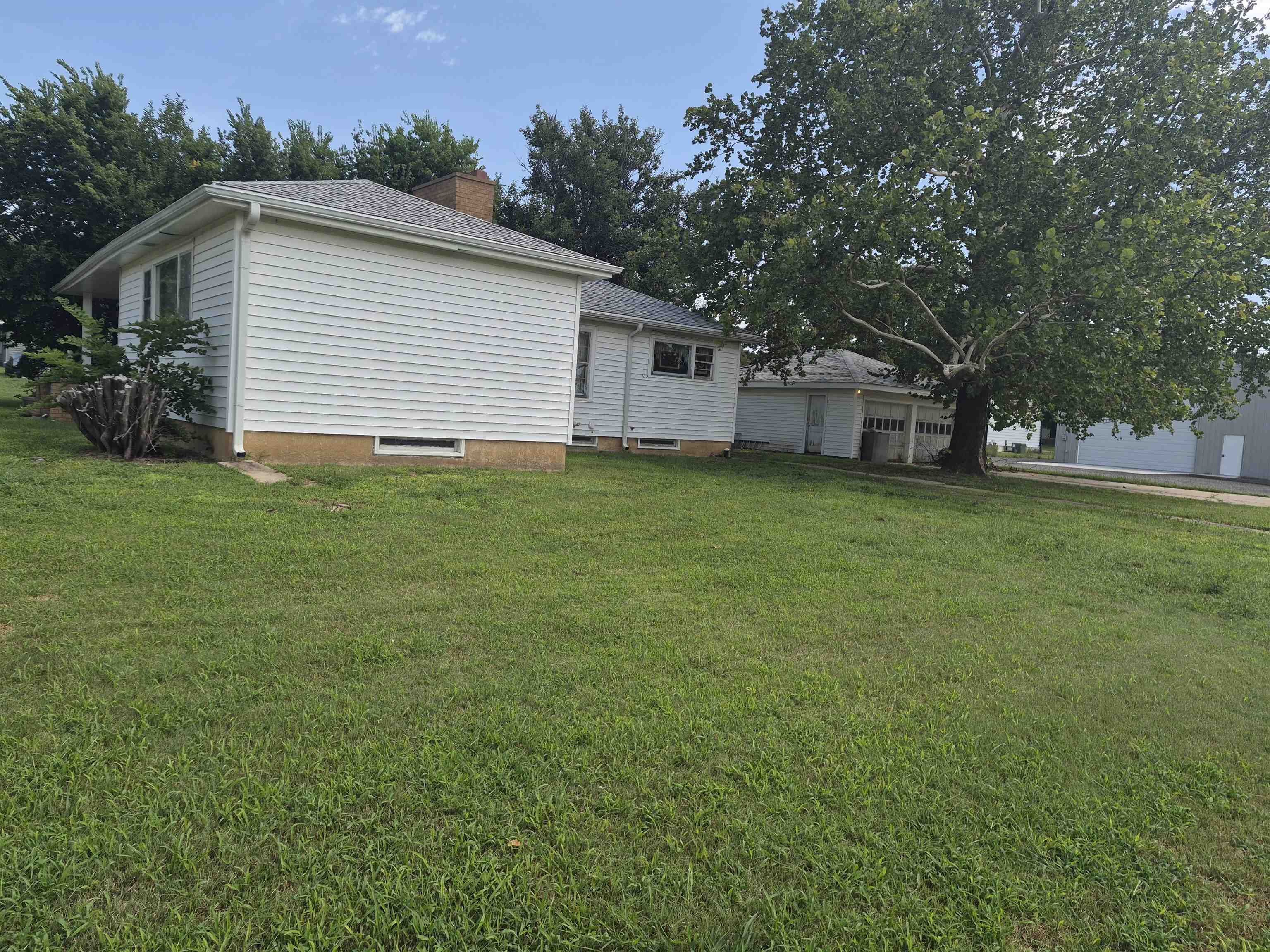 205 E Lost St. Property Photo 4