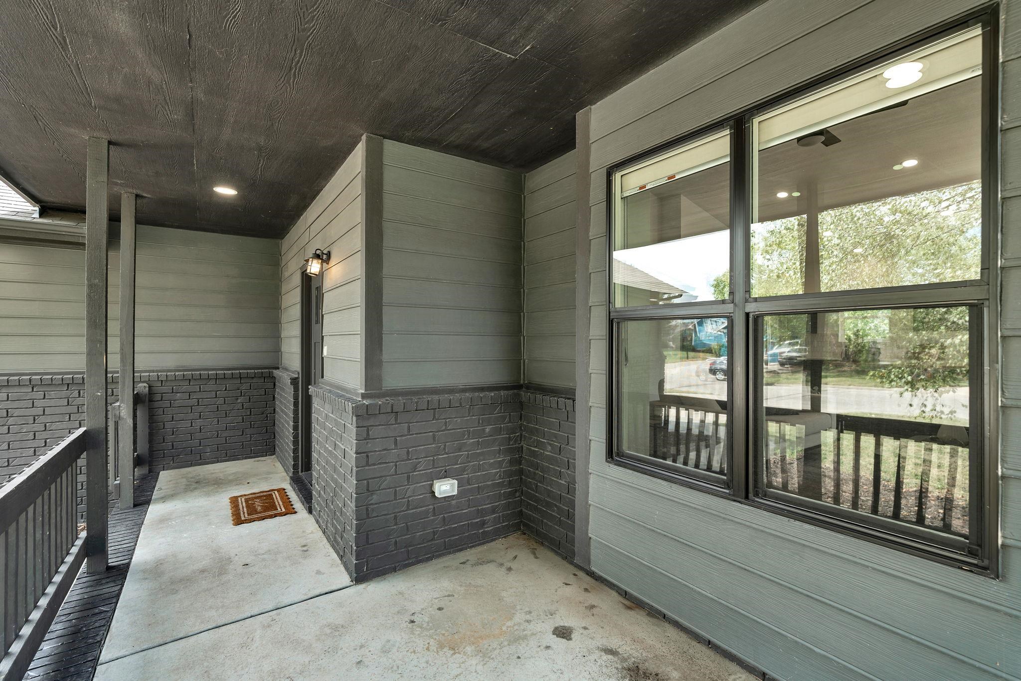 419 E Myers Ct Property Photo 2