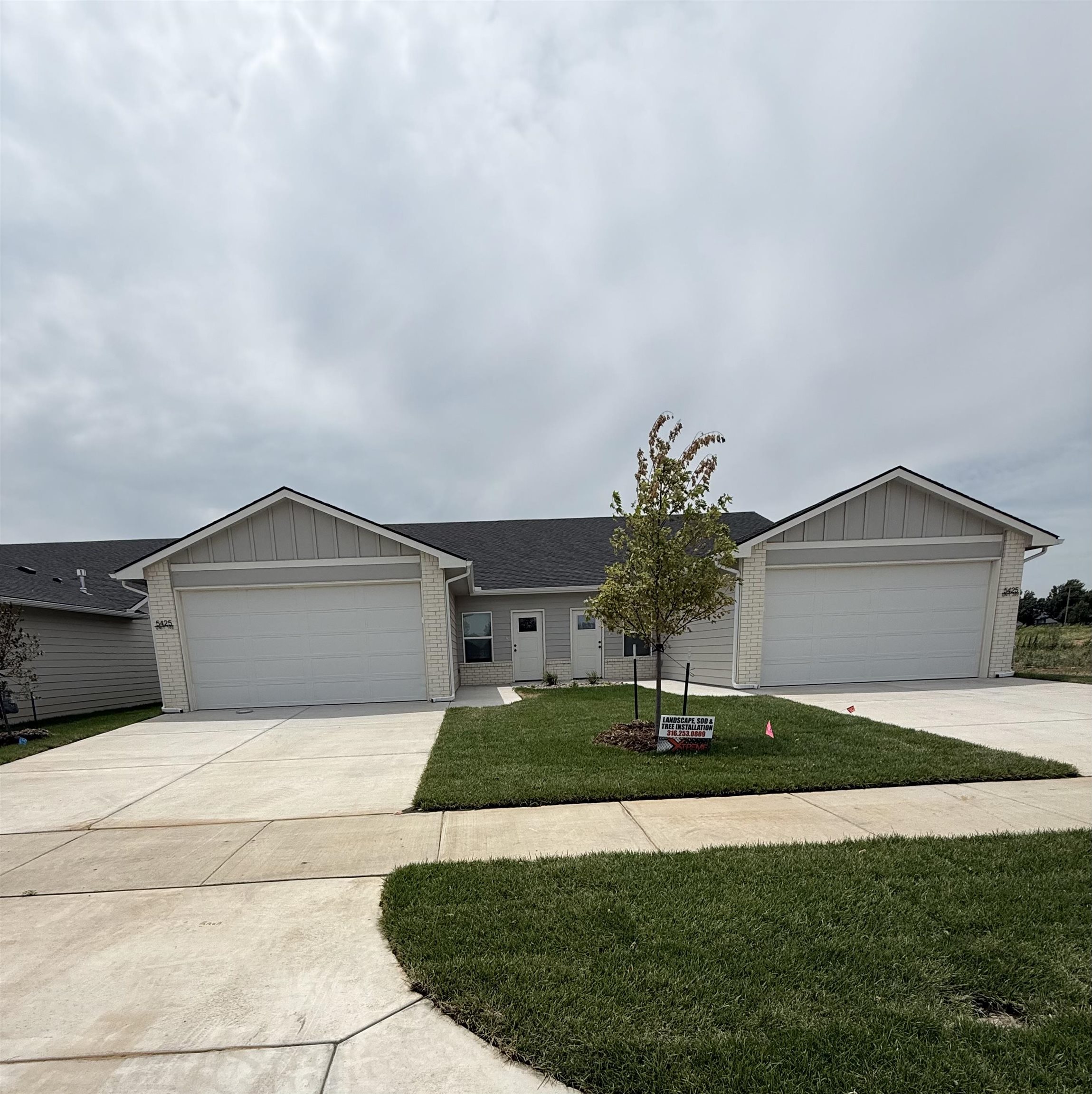 5425 W Rolly Property Photo 2