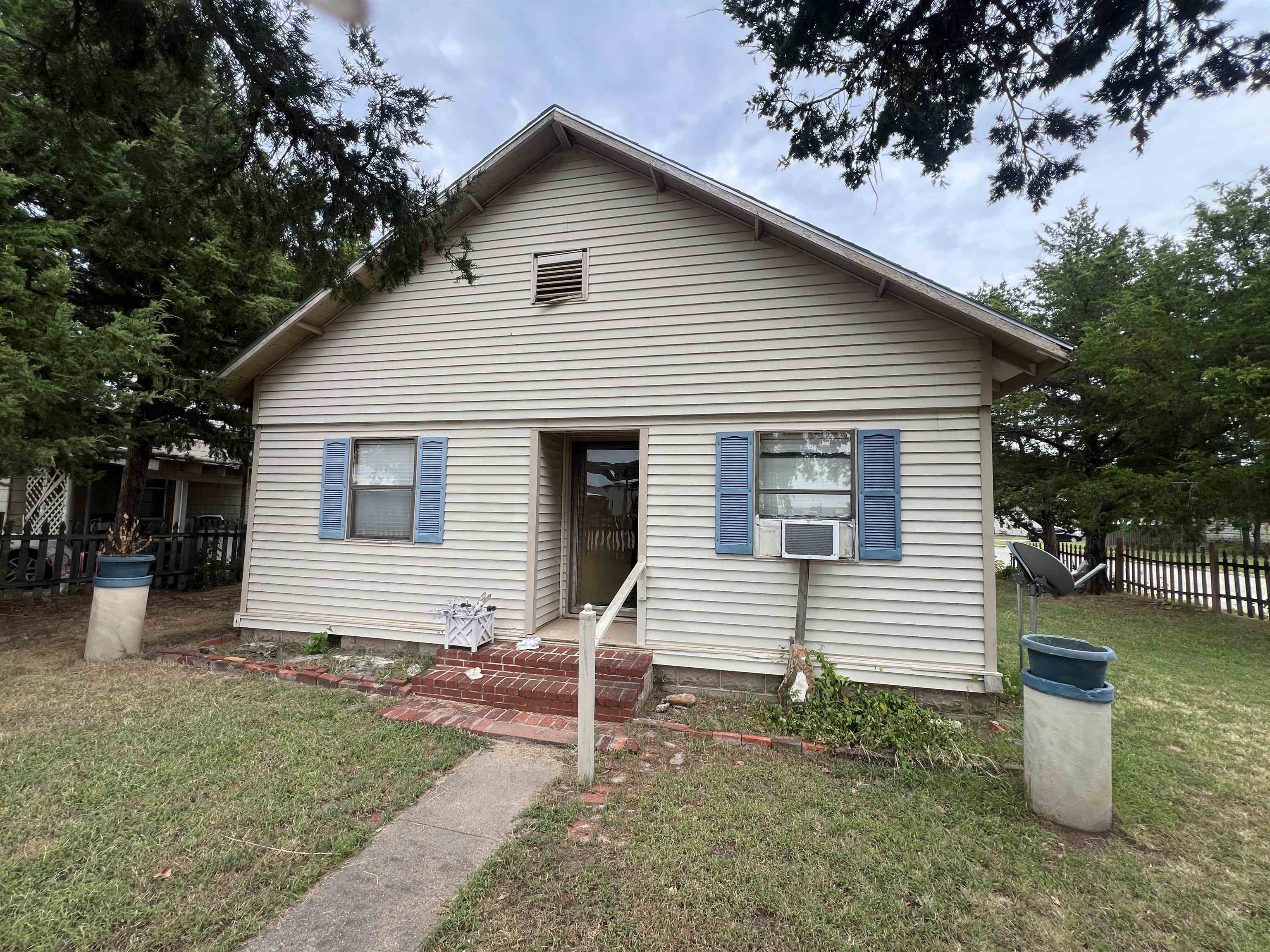 626 S 7 Property Photo 1