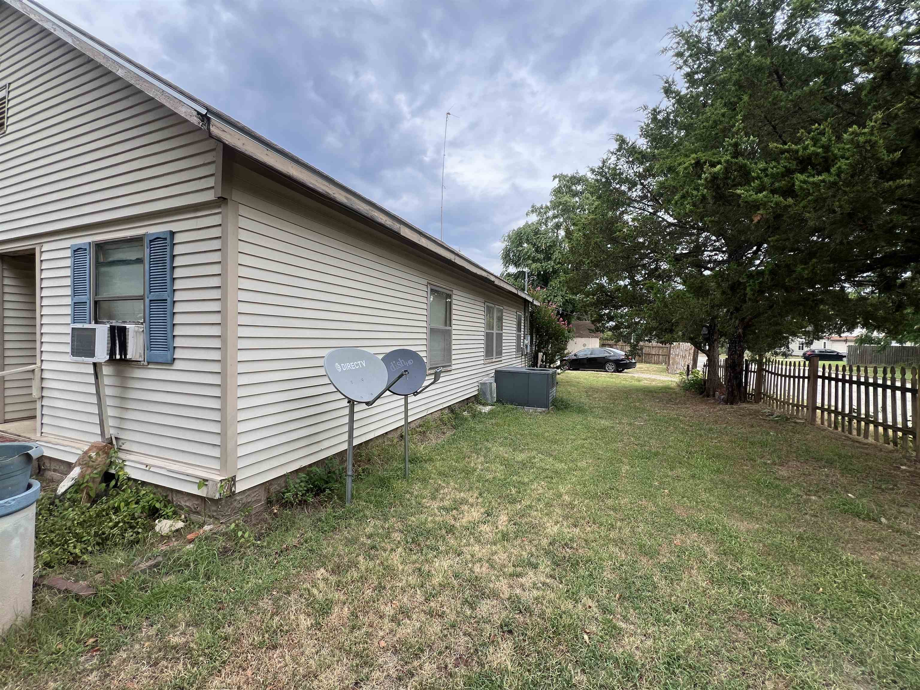 626 S 7 Property Photo 2