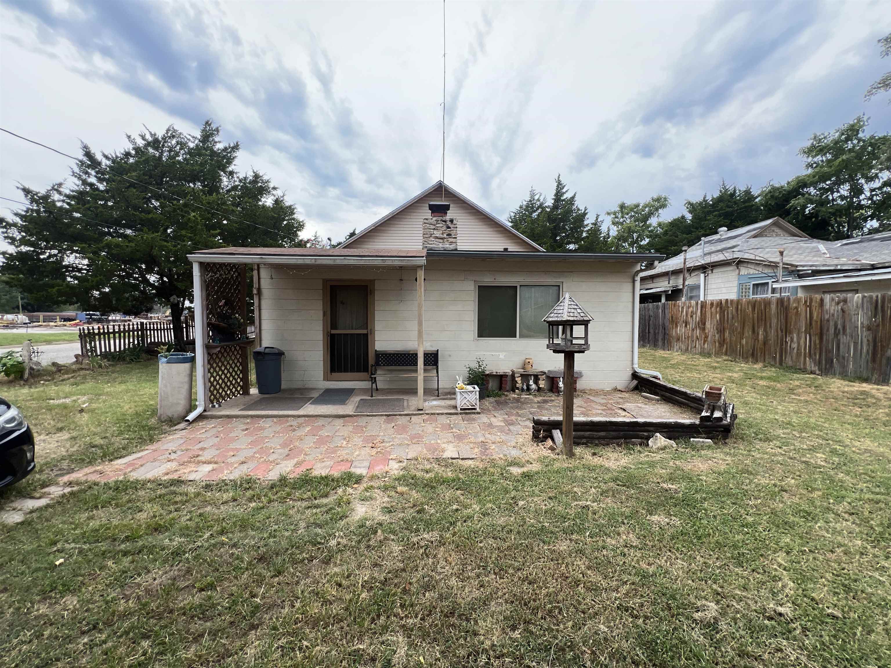 626 S 7 Property Photo 3