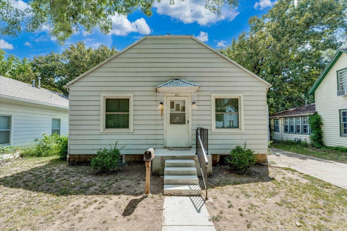 323 E Broadway Property Photo 2