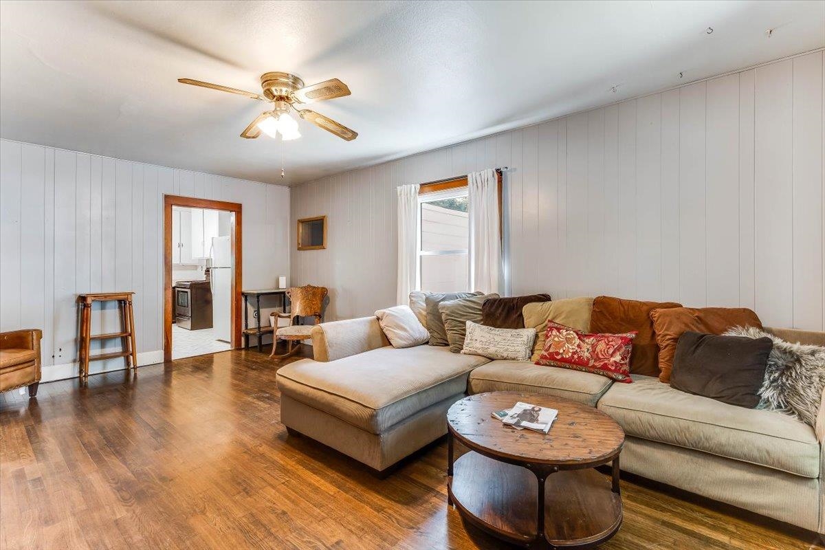 323 E Broadway Property Photo 4