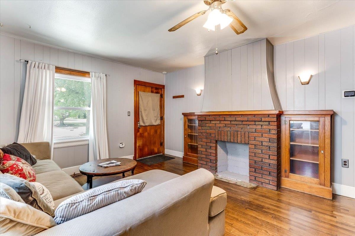 323 E Broadway Property Photo 6