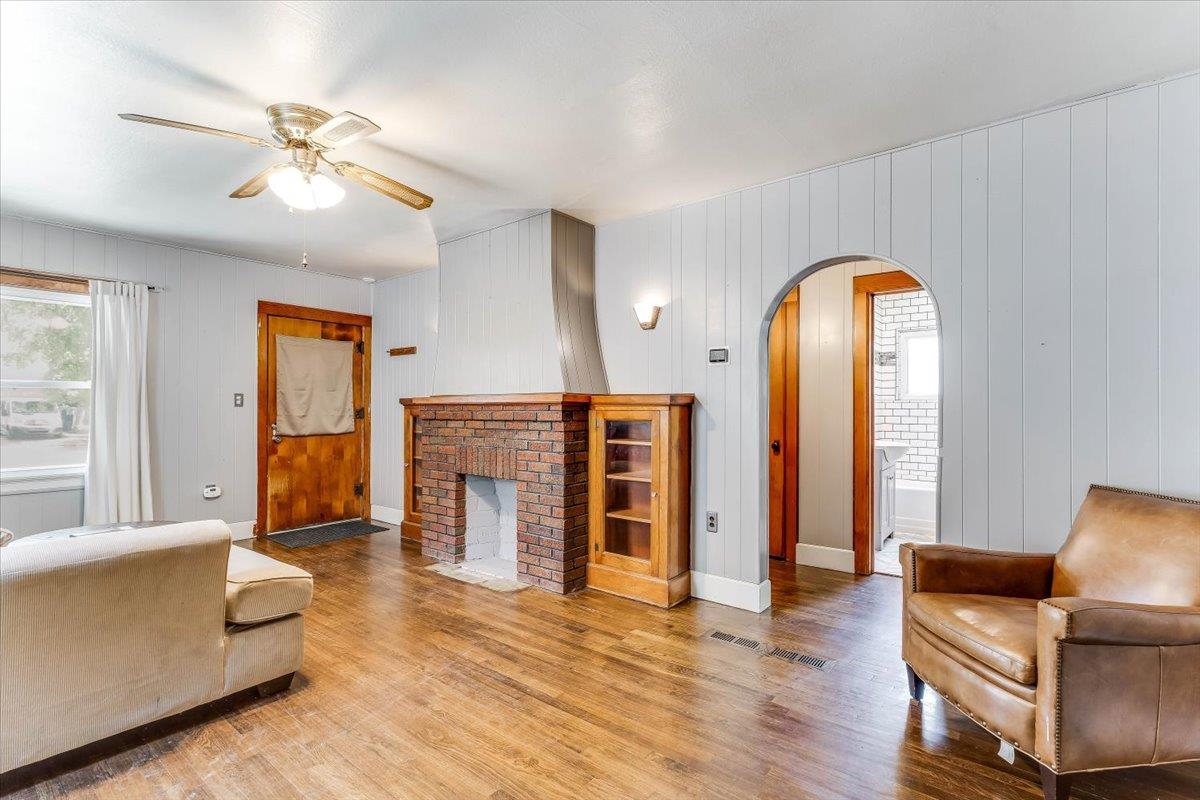 323 E Broadway Property Photo 9