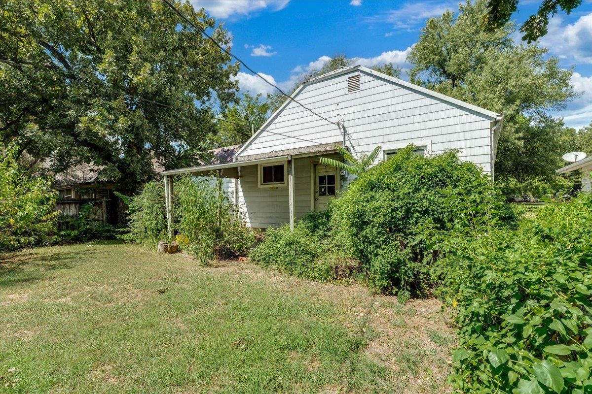 323 E Broadway Property Photo 27