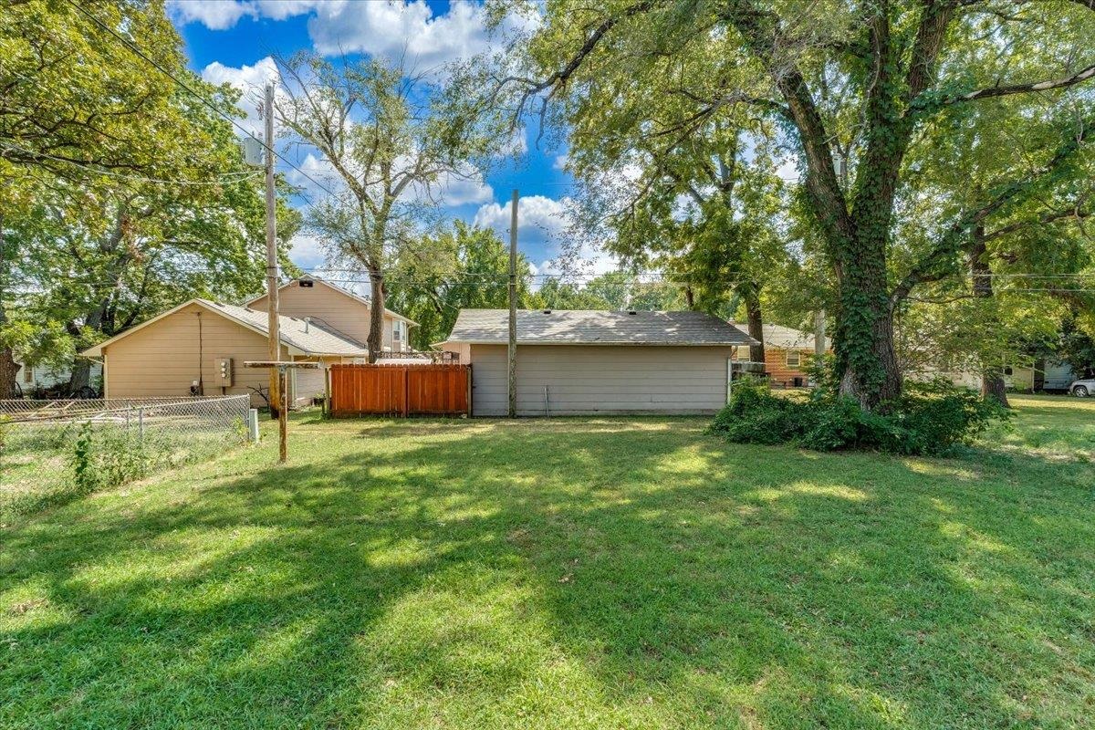 323 E Broadway Property Photo 35