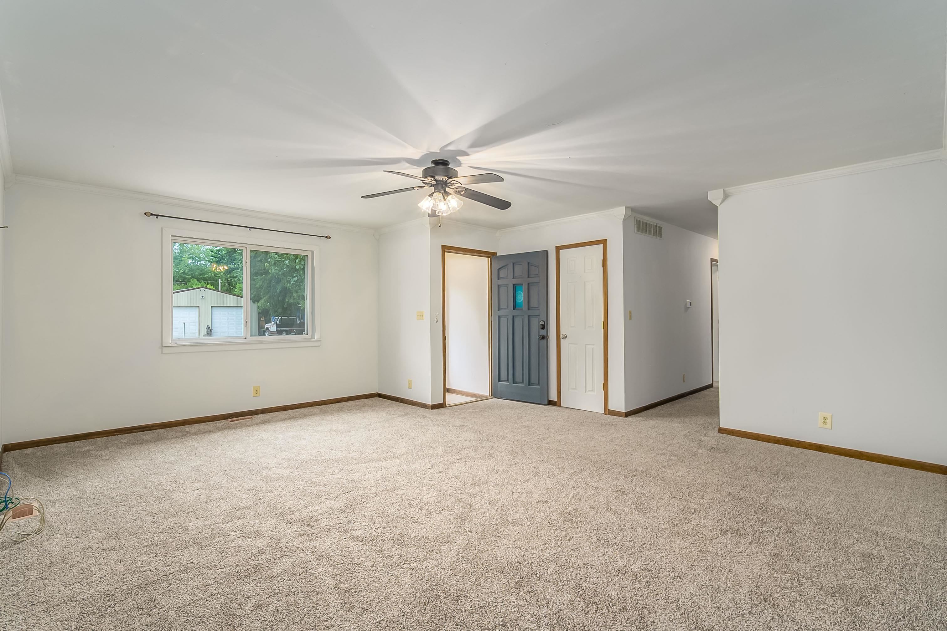 309 N Seymour St Property Photo 4
